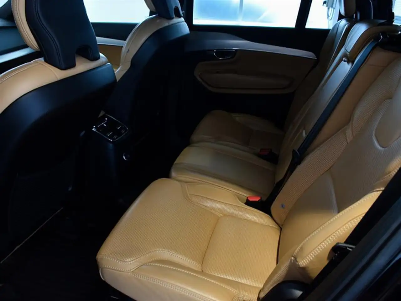 Volvo XC90 снимка Volvo XC90