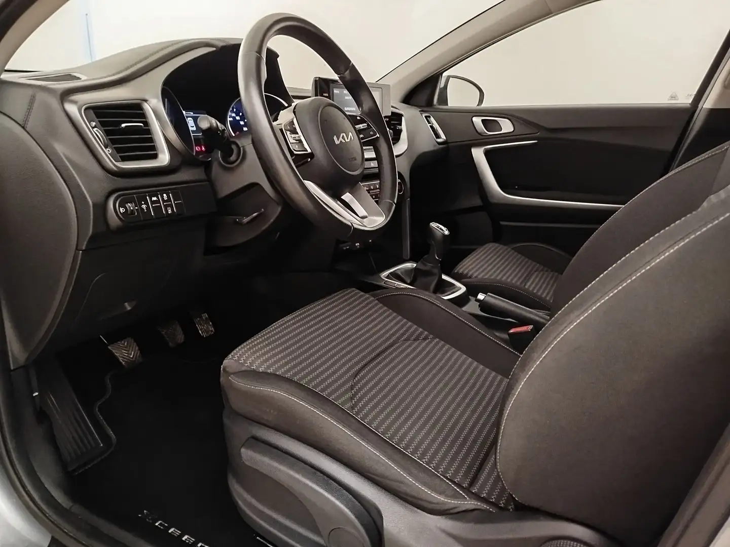 Kia XCeed 1.0 T-GDi Drive Plateado - 2