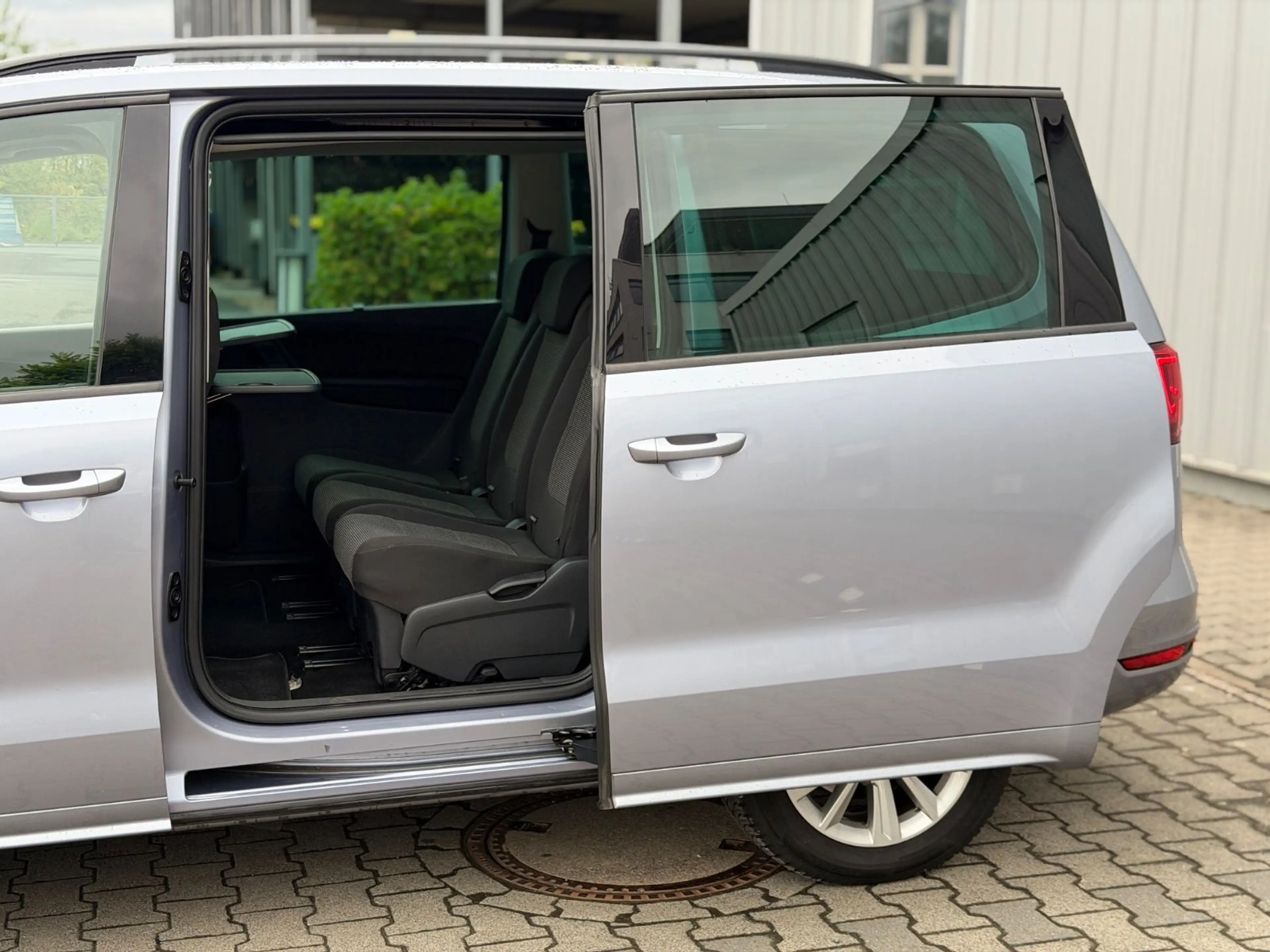 SEAT Alhambra Style 7 Sitzer AHK Spur-Assis 2xS-Tür — photo 14