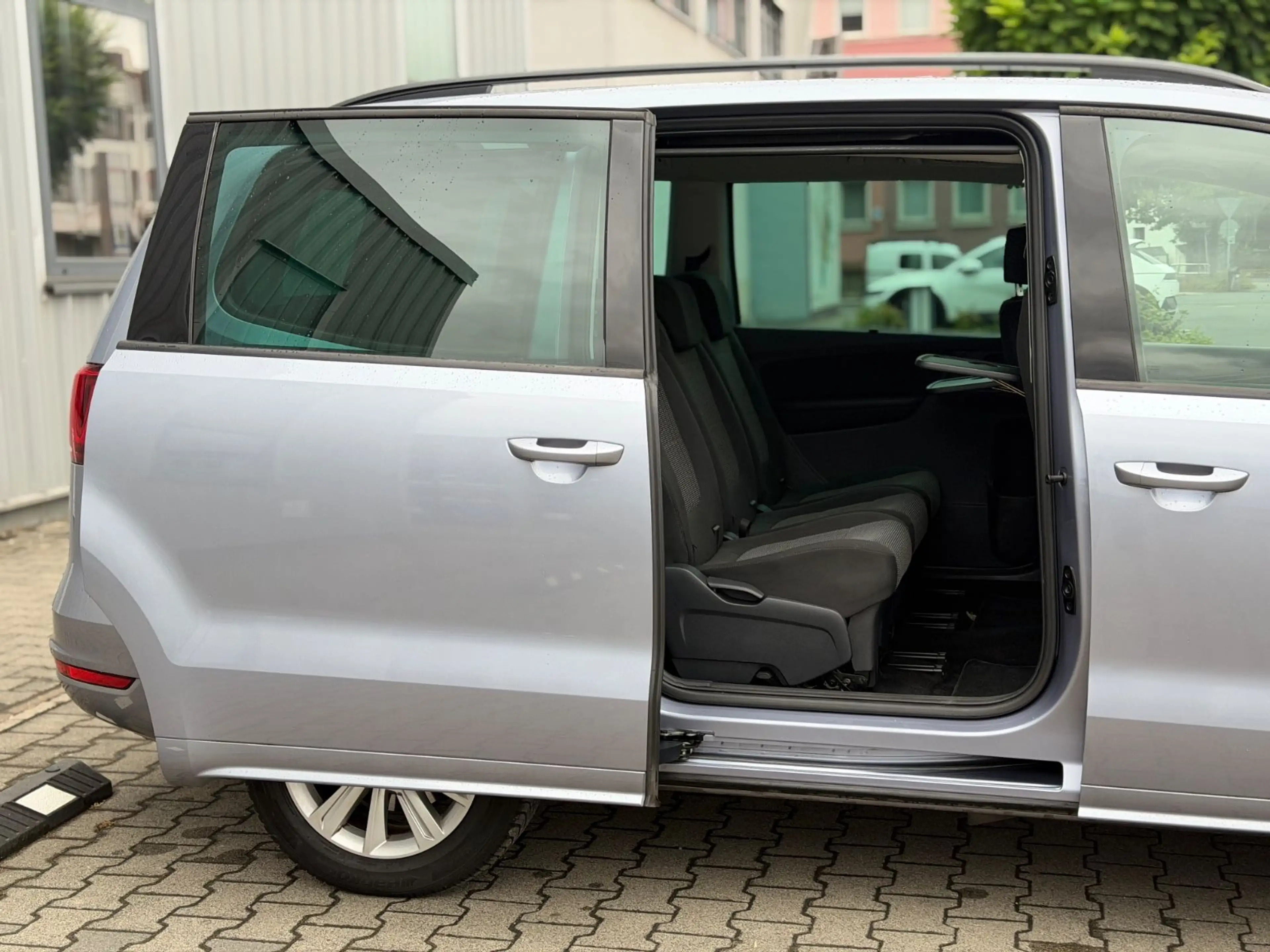 SEAT Alhambra Style 7 Sitzer AHK Spur-Assis 2xS-Tür — photo 10