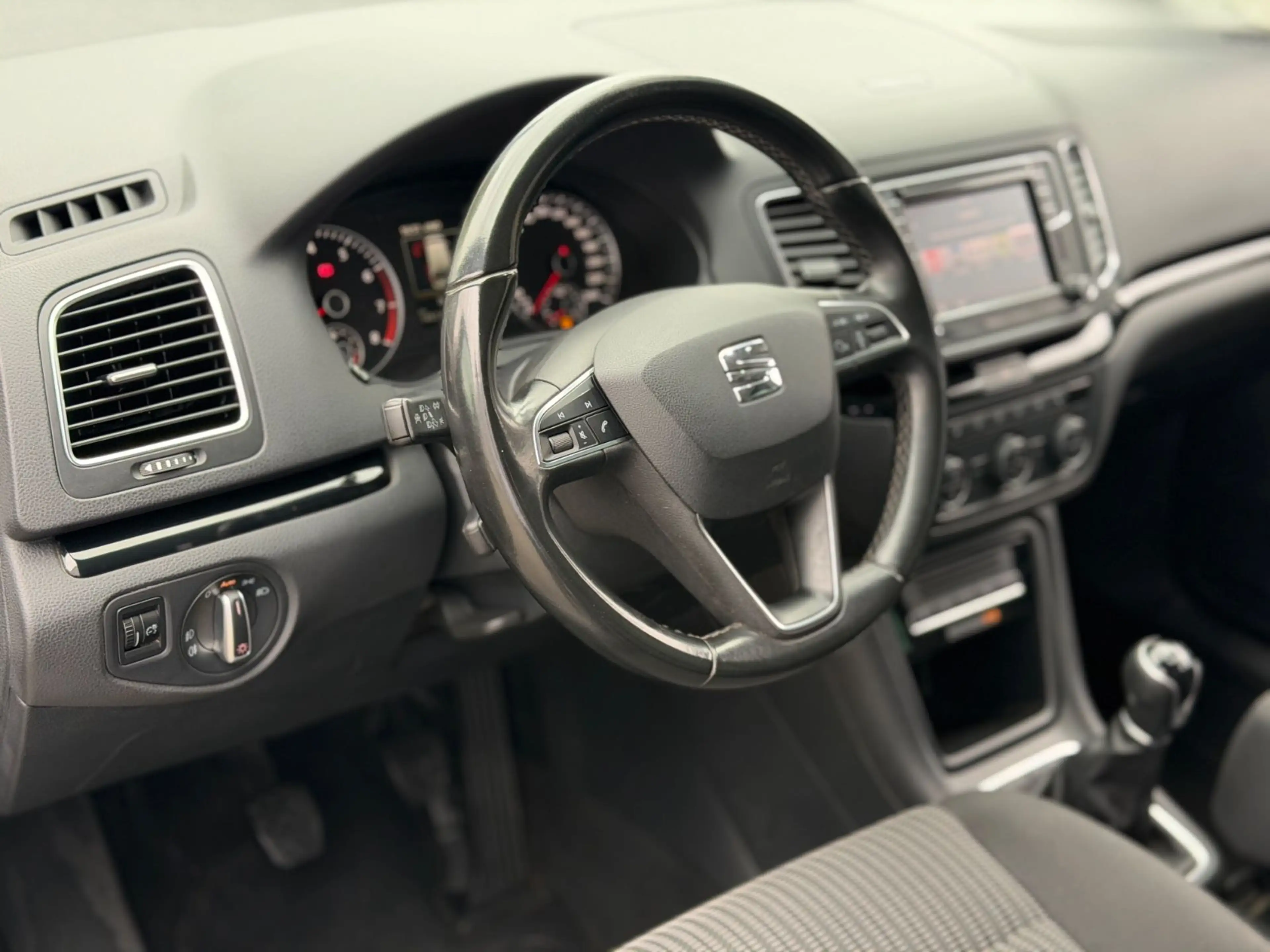 SEAT Alhambra Style 7 Sitzer AHK Spur-Assis 2xS-Tür — photo 3