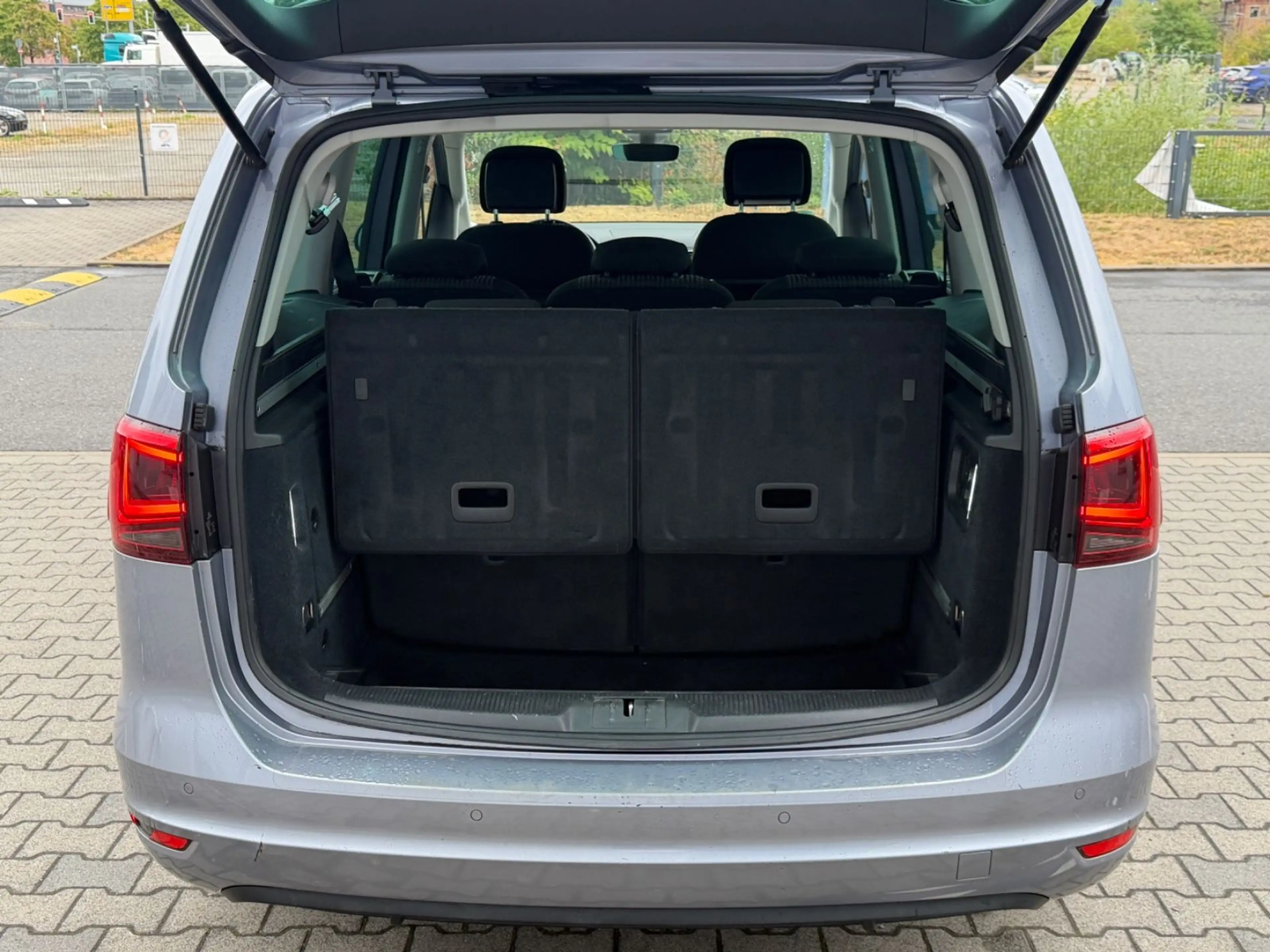 SEAT Alhambra Style 7 Sitzer AHK Spur-Assis 2xS-Tür — photo 15