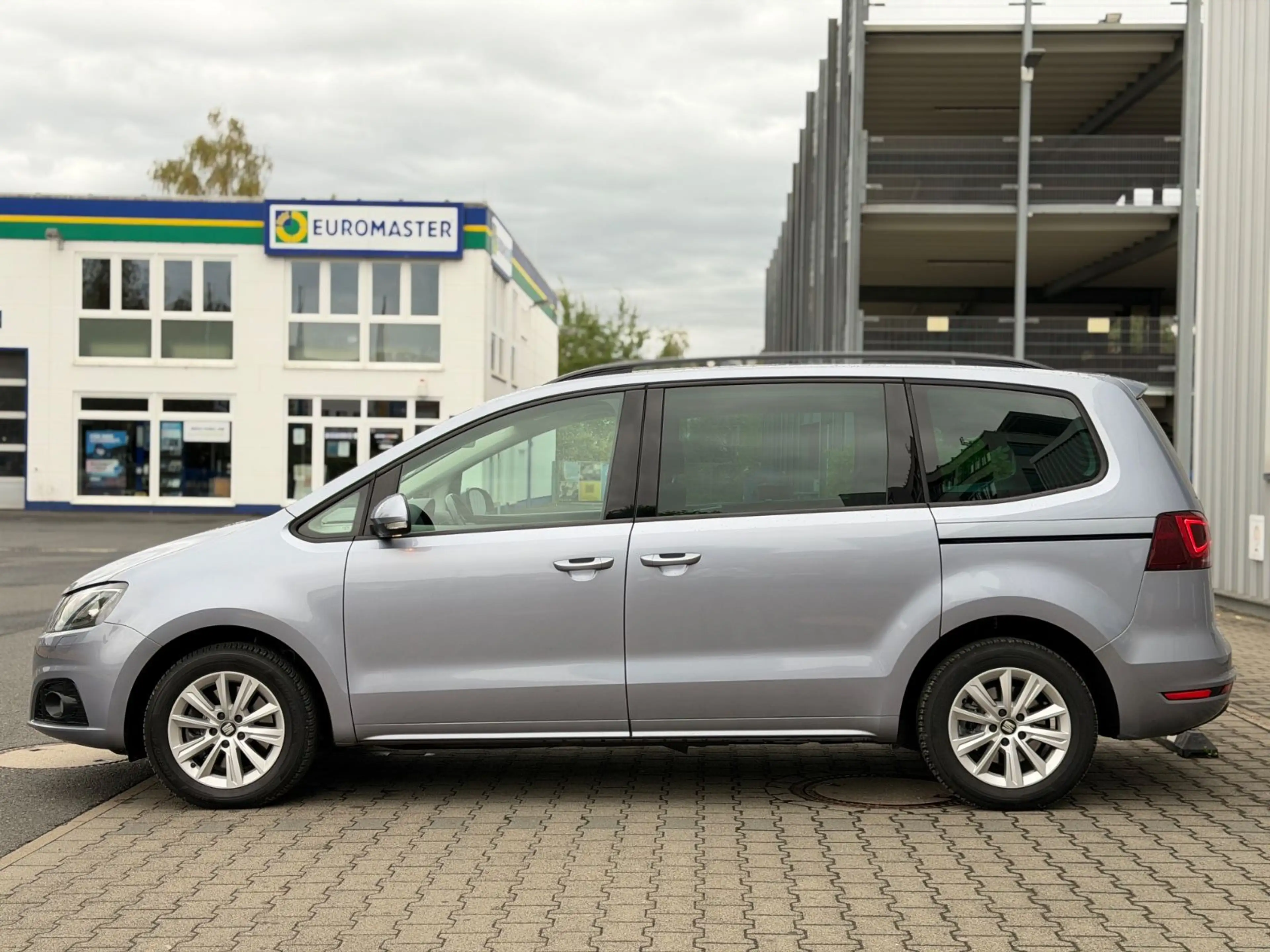 SEAT Alhambra Style 7 Sitzer AHK Spur-Assis 2xS-Tür — photo 13
