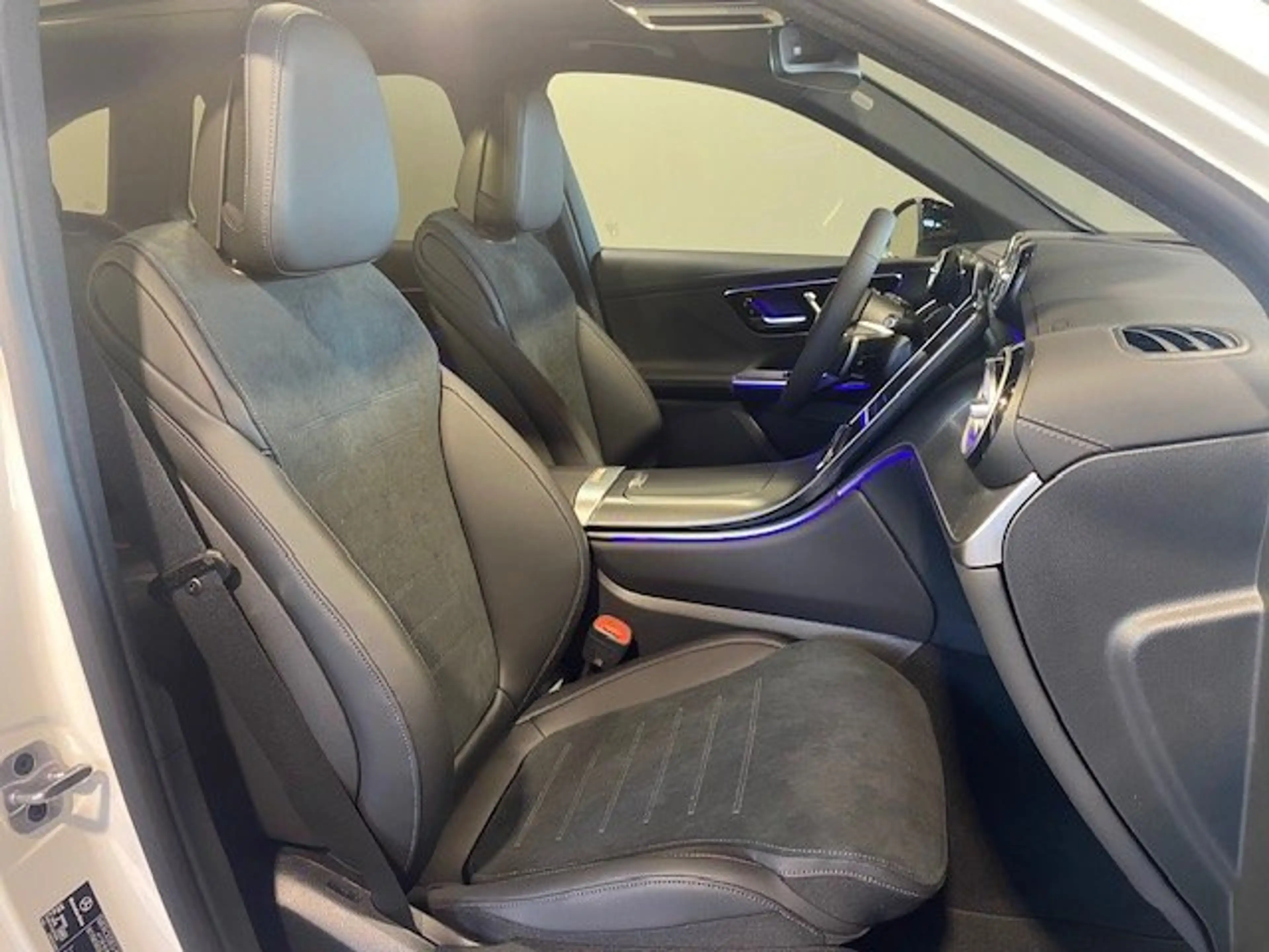 Mercedes-Benz GLC 300 d 4M AMG/Night/20"/Pano./AHK/DISTRONIC — photo 6