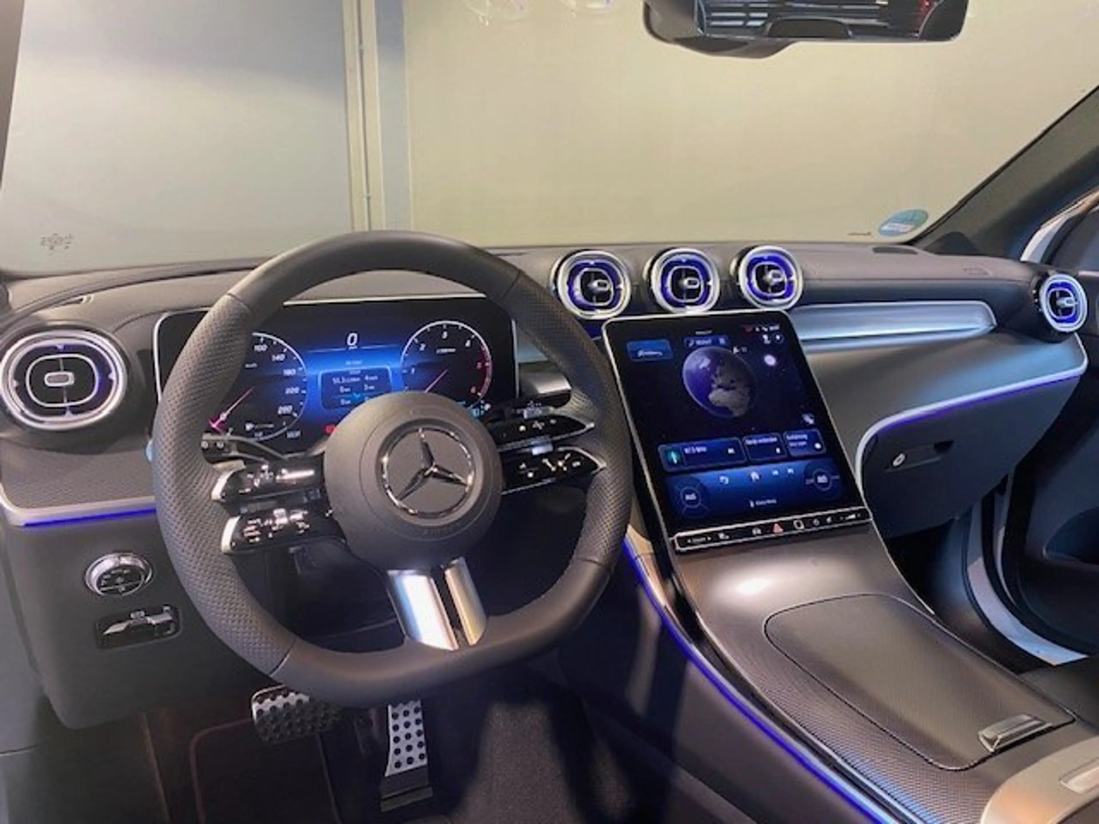 Mercedes-Benz GLC 300 d 4M AMG/Night/20"/Pano./AHK/DISTRONIC — photo 4