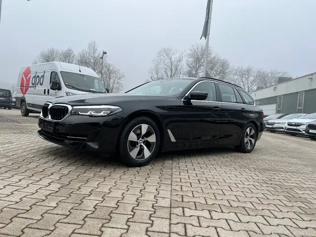 BMW 520 d Touring *LED Navi AHK Luftf. Kamera Sitzh.*