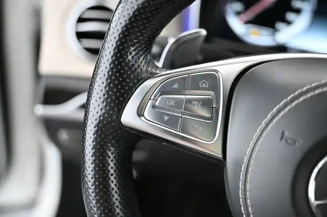 Mercedes-Benz S-Class view 28