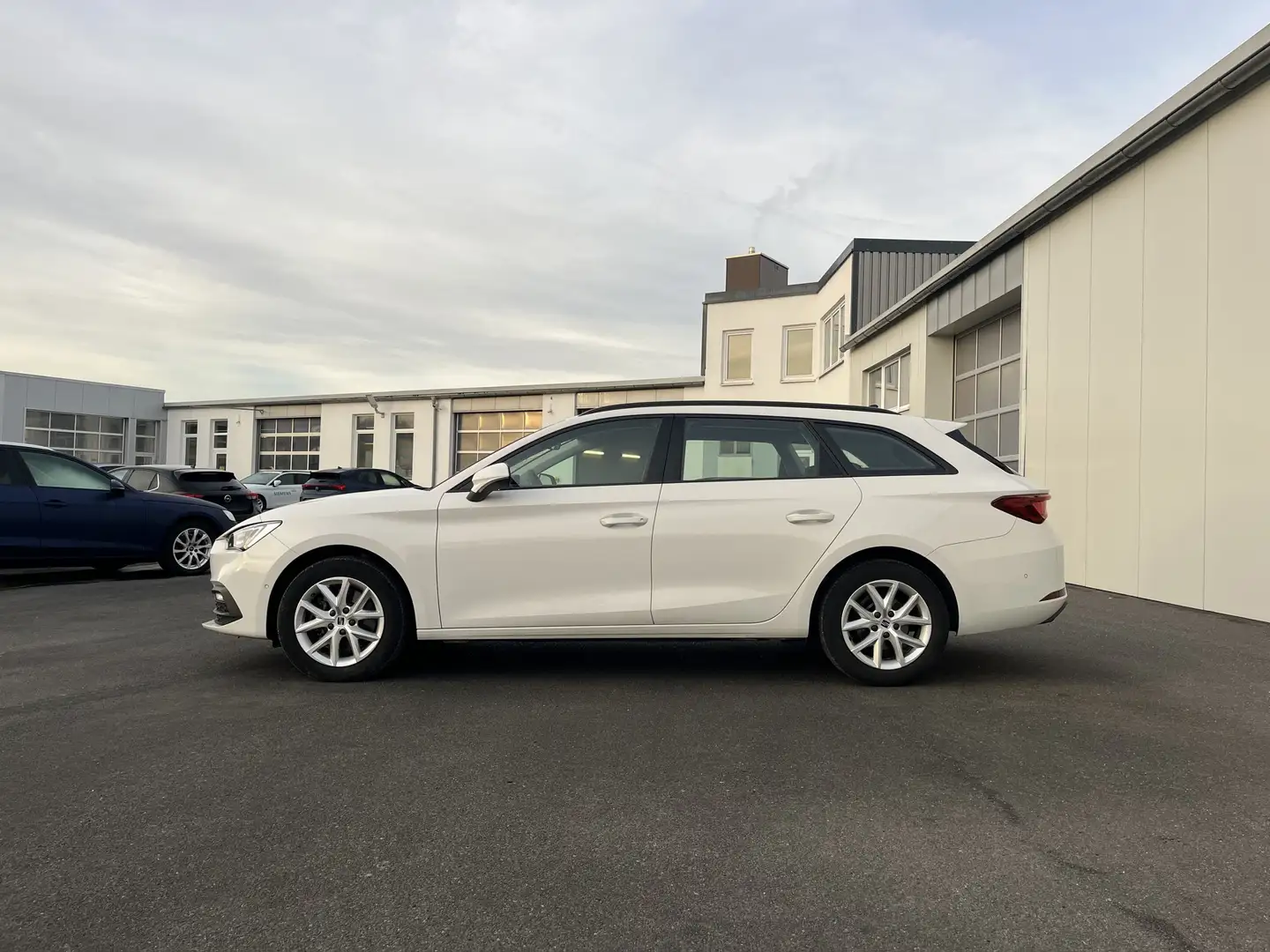 SEAT Leon SP 2.0 TDI DSG Style 138€ m. 20% Anzahlung Digit Weiß - 2