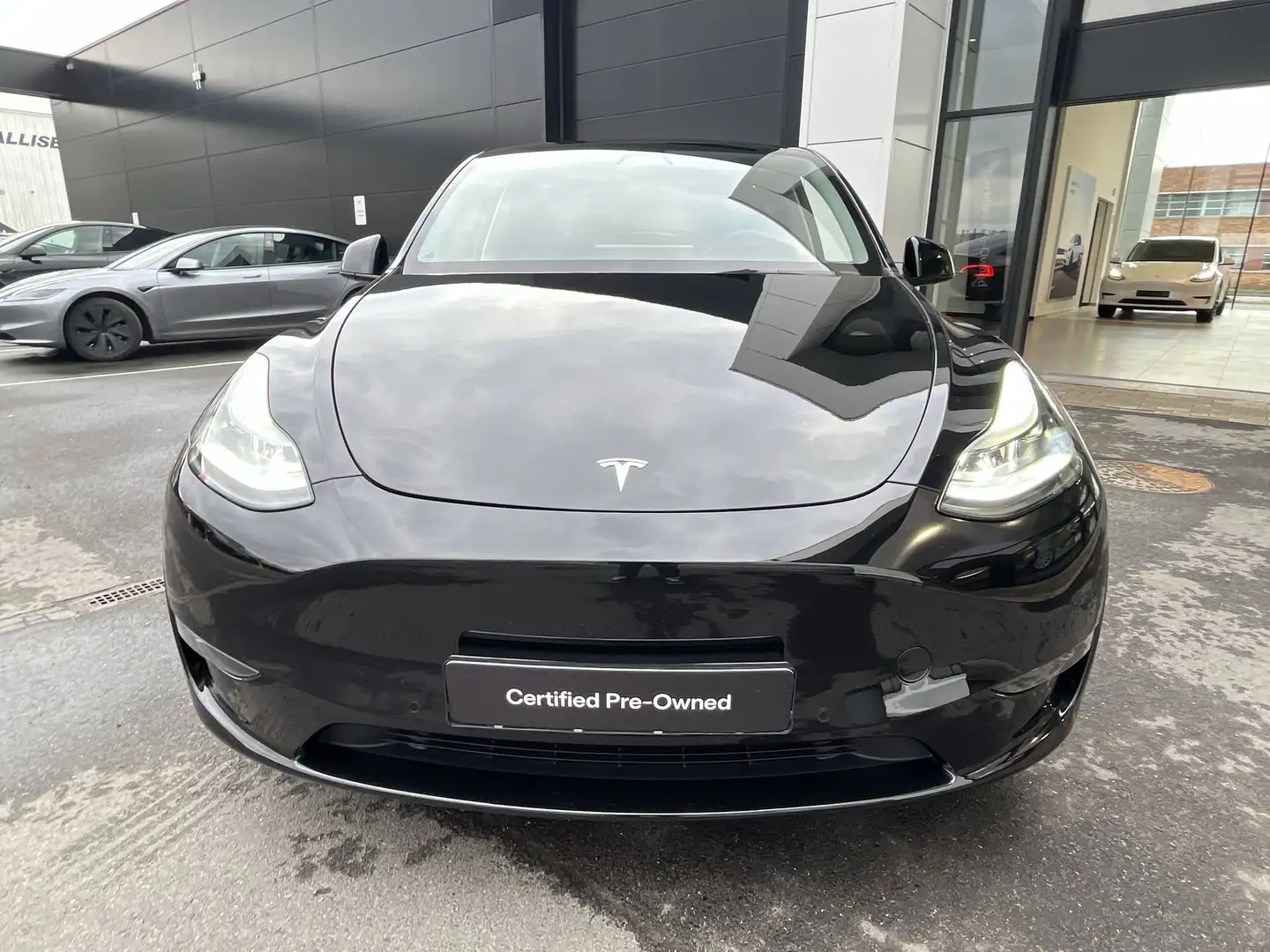 Tesla Model Y Dual Motor Performance/Certified Pre owned Noir - 2