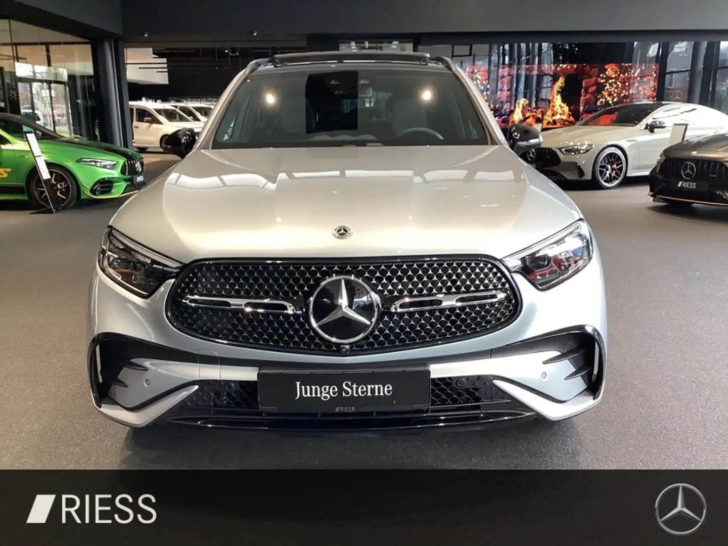 Mercedes-Benz GLC 220 d 4M AMG+PANO+AHK+Distronic+DigitalLight Silber - 2