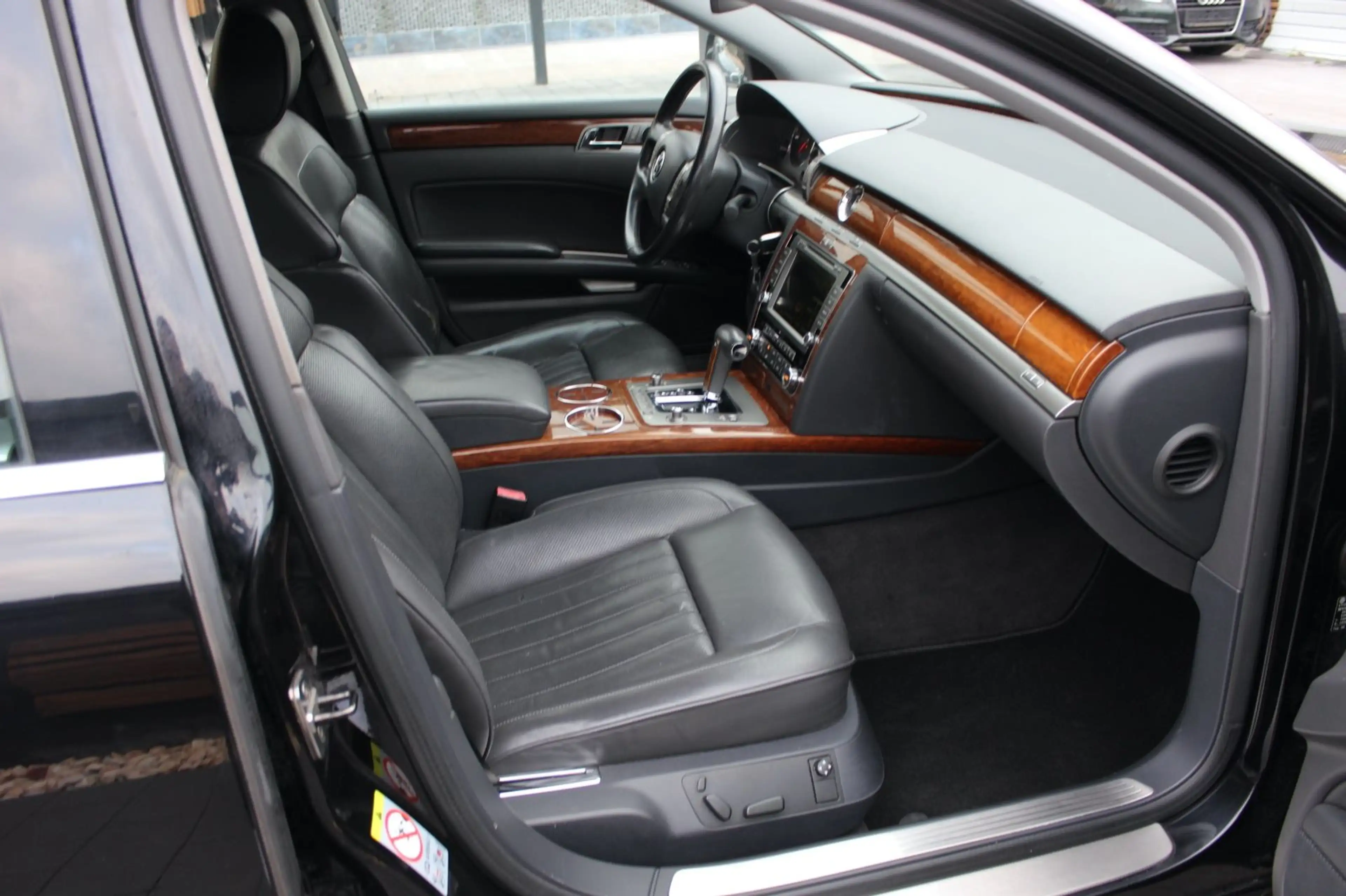 Volkswagen Phaeton V6 TDI 5-Sitzer 4Motion lang,Navi,Leder — photo 11