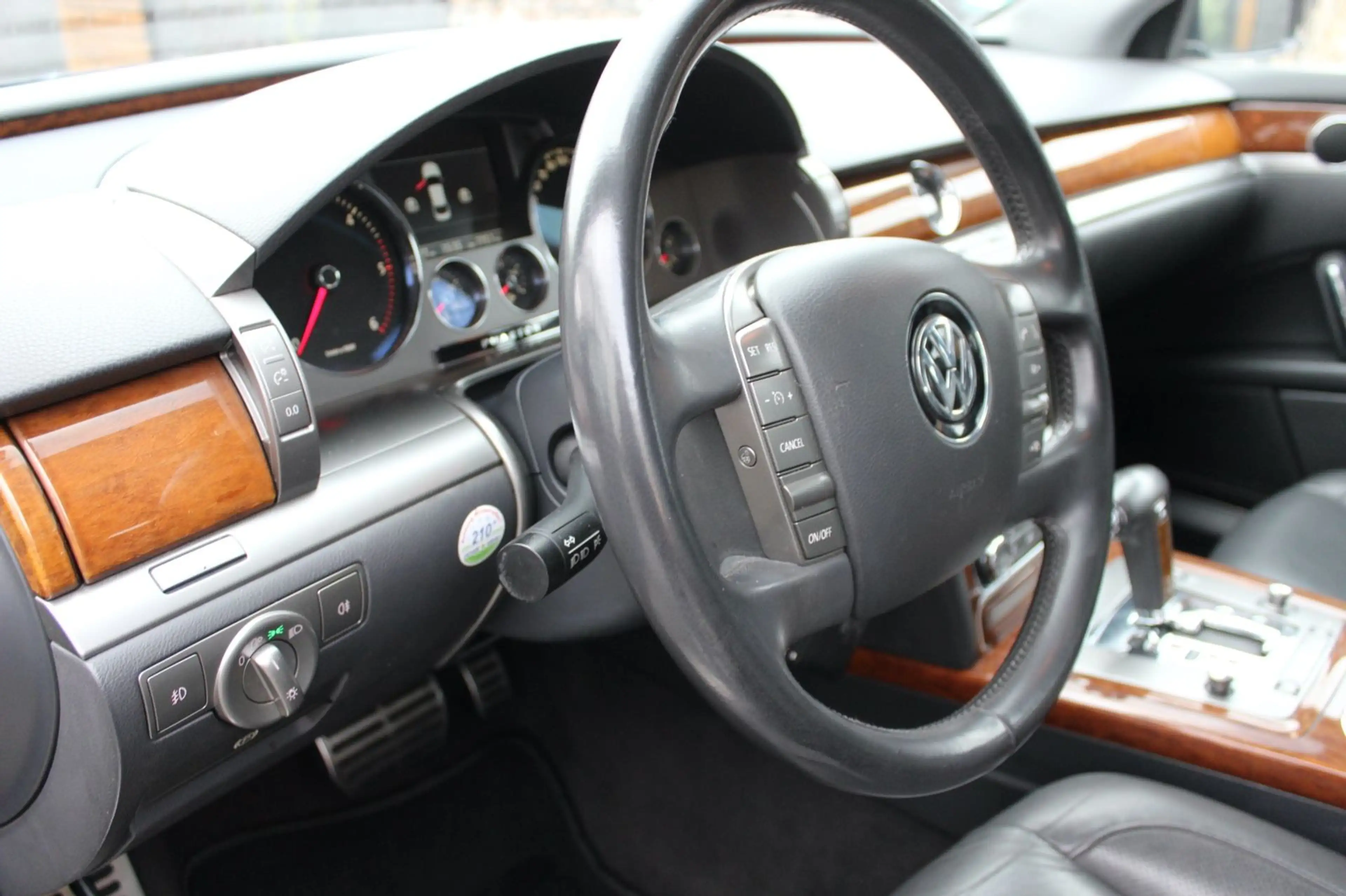 Volkswagen Phaeton V6 TDI 5-Sitzer 4Motion lang,Navi,Leder — photo 14
