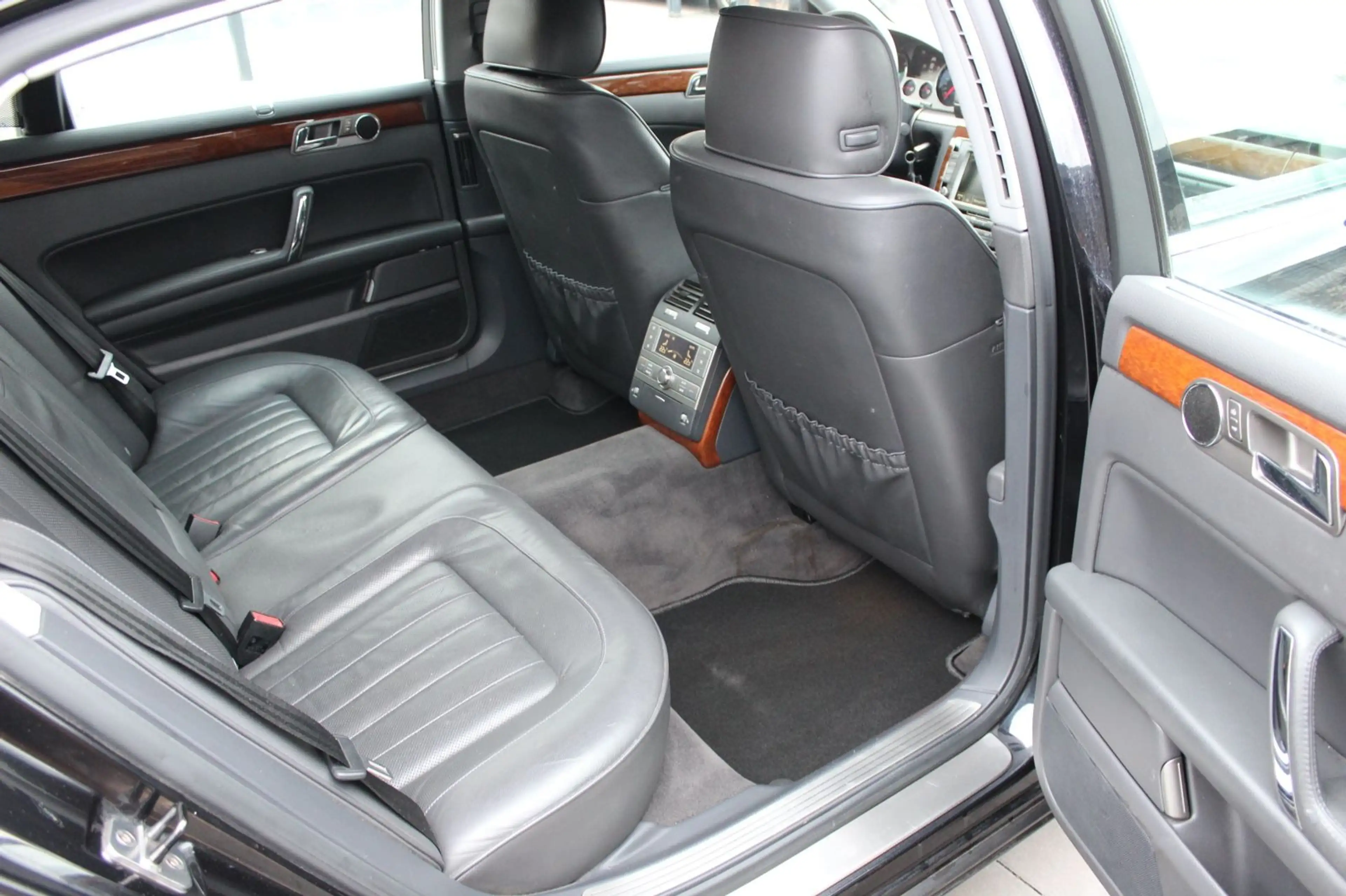 Volkswagen Phaeton V6 TDI 5-Sitzer 4Motion lang,Navi,Leder — photo 8