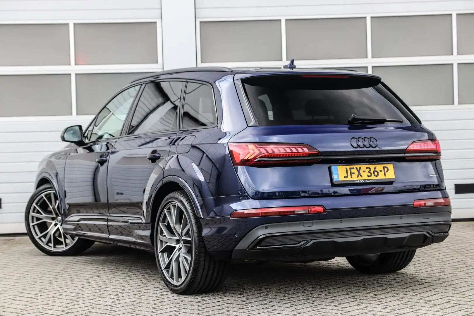 Audi Q7 55 TFSIe 381pk Quattro S-Line | Panoramadak | Trek Blauw - 2