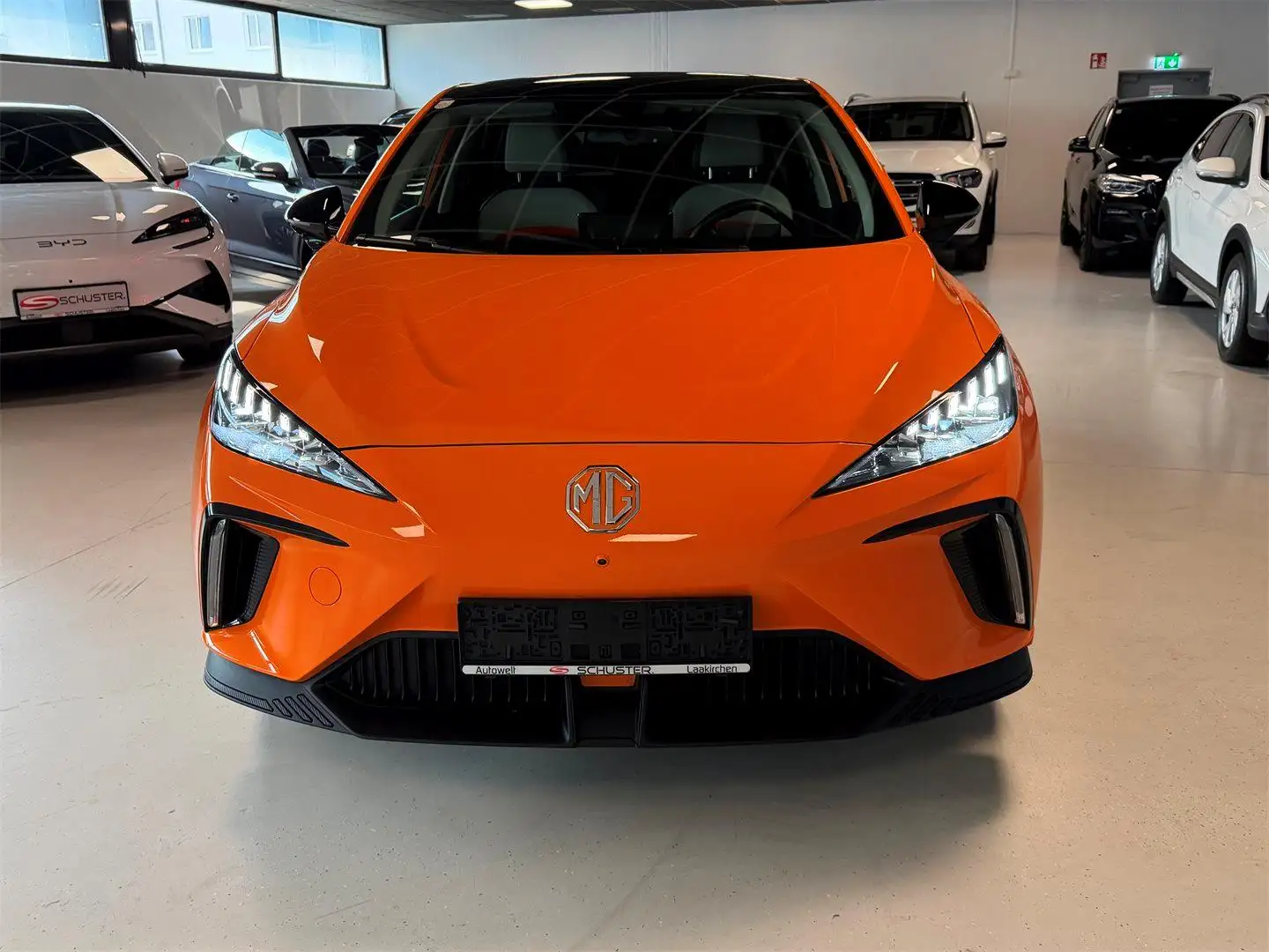 MG MG4 EV 77 kWh Trophy Extended Range Orange - 2