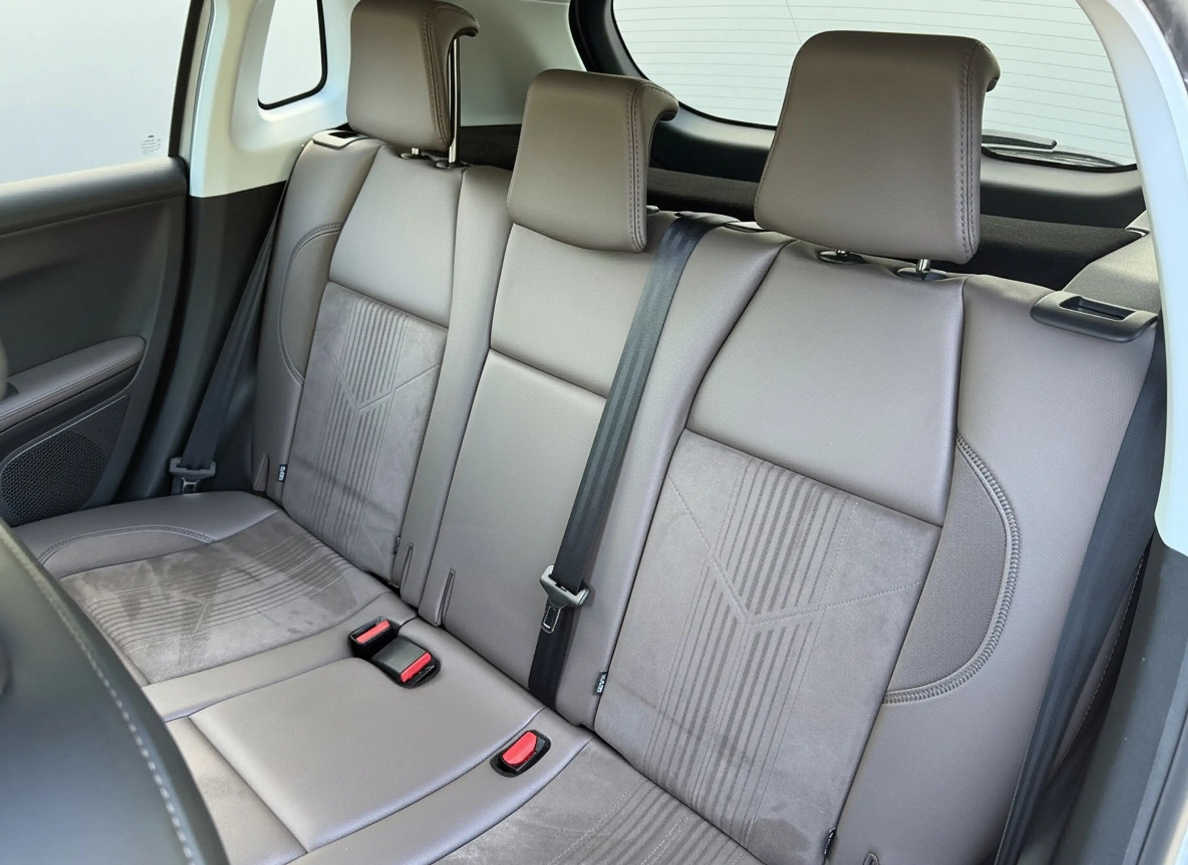 Peugeot 2008 1.2 PureTech Féline, afneembare trekhaak, panorama — photo 22