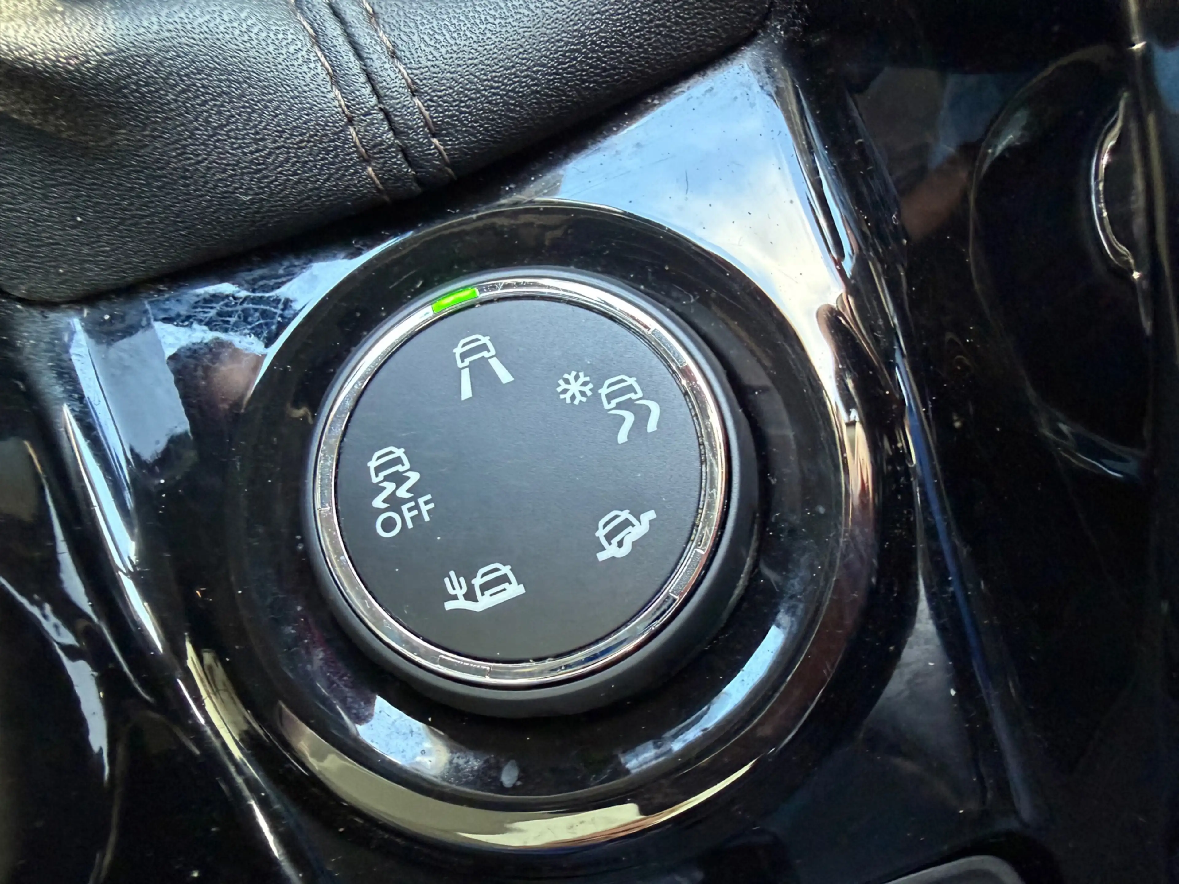 Peugeot 2008 1.2 PureTech Féline, afneembare trekhaak, panorama — photo 25
