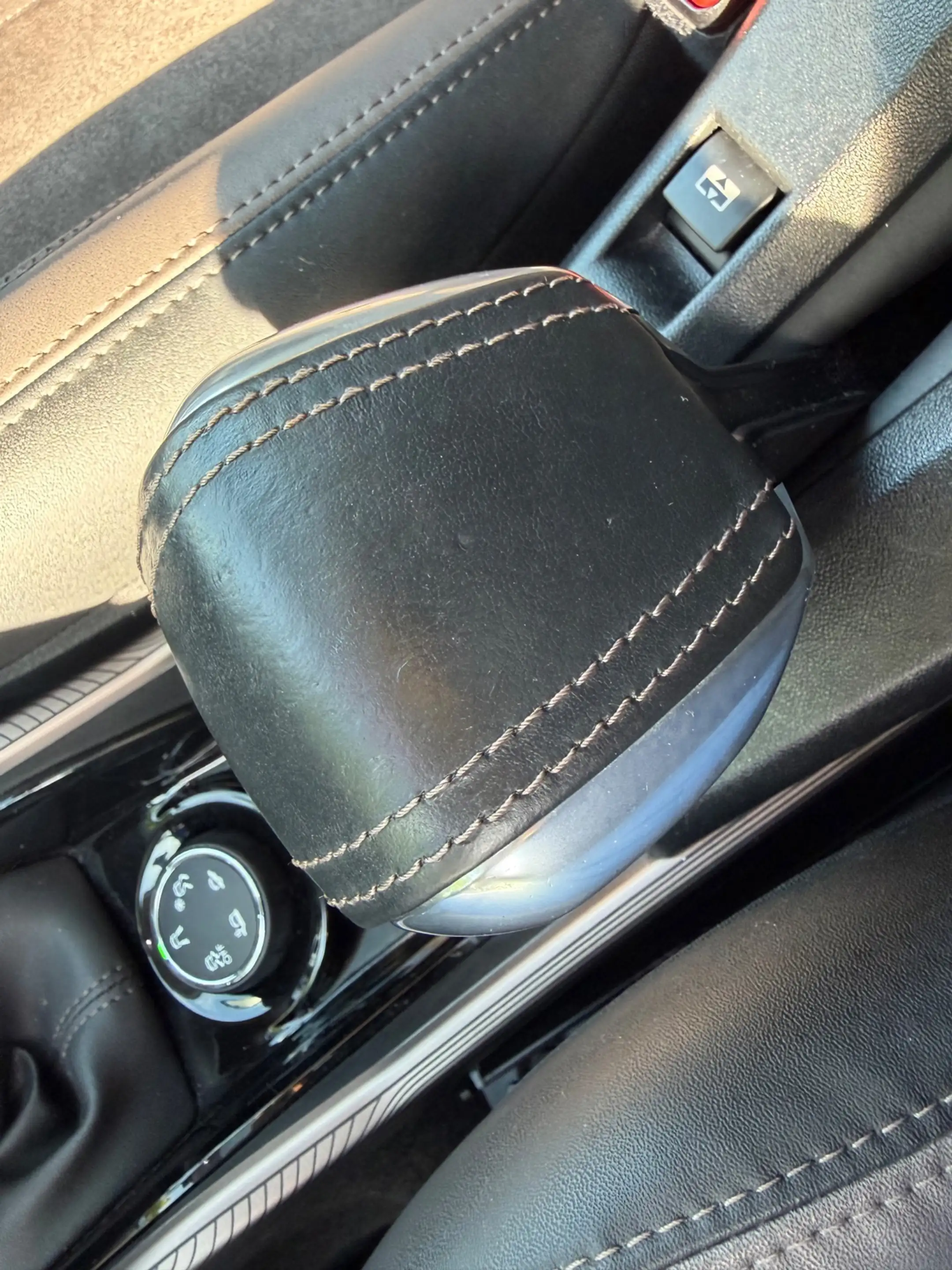Peugeot 2008 1.2 PureTech Féline, afneembare trekhaak, panorama — photo 28