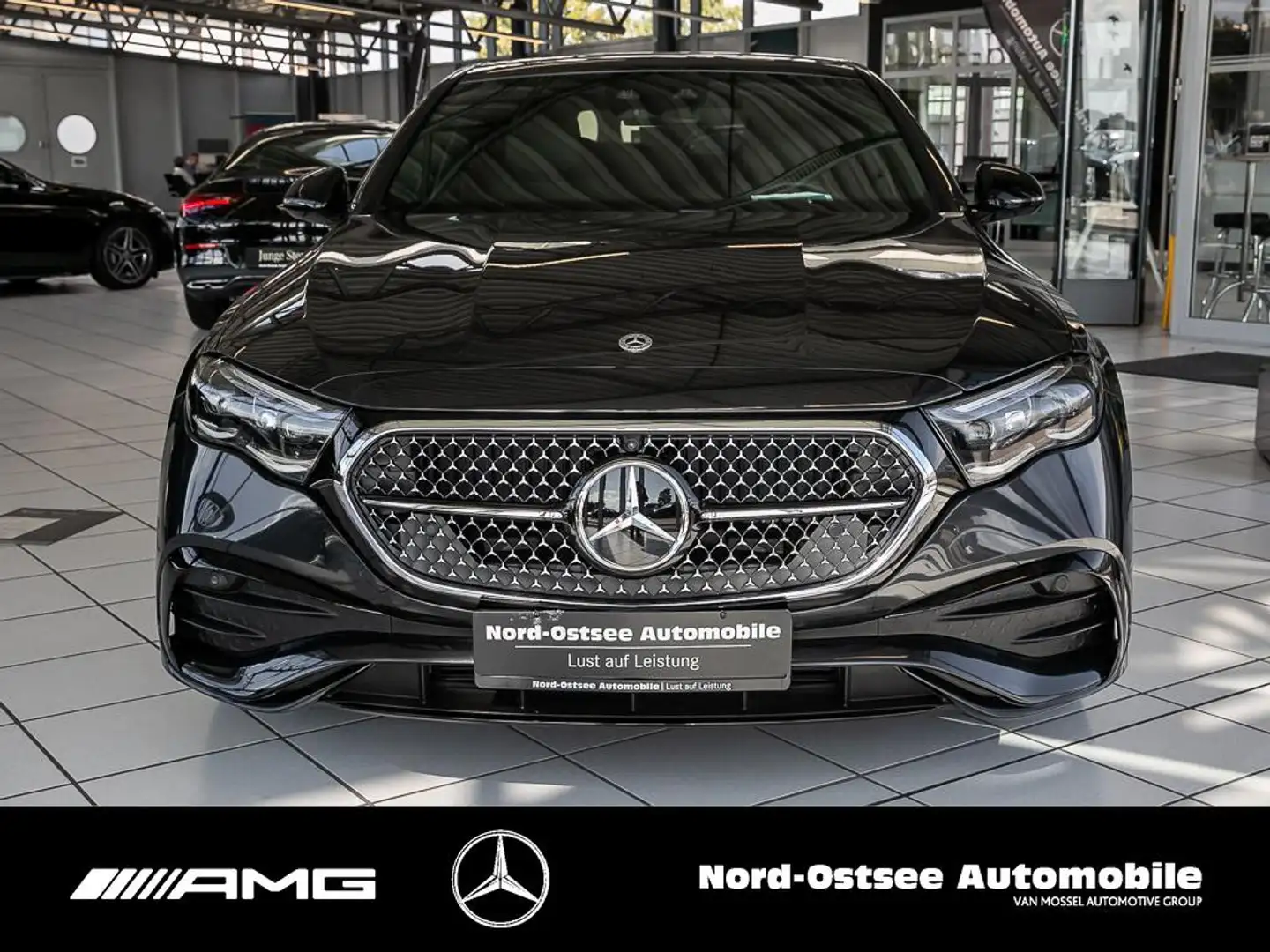 Mercedes-Benz E 200 AMG PANO BURMESTER NIGHT Gris - 2
