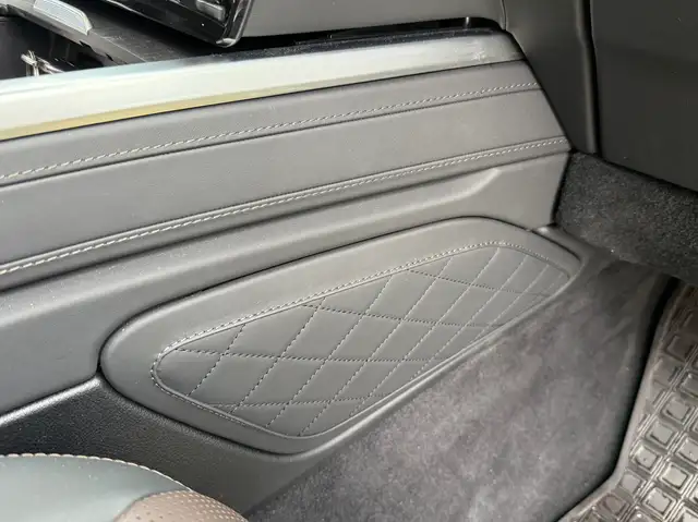 Mercedes-Benz G 500 view 11