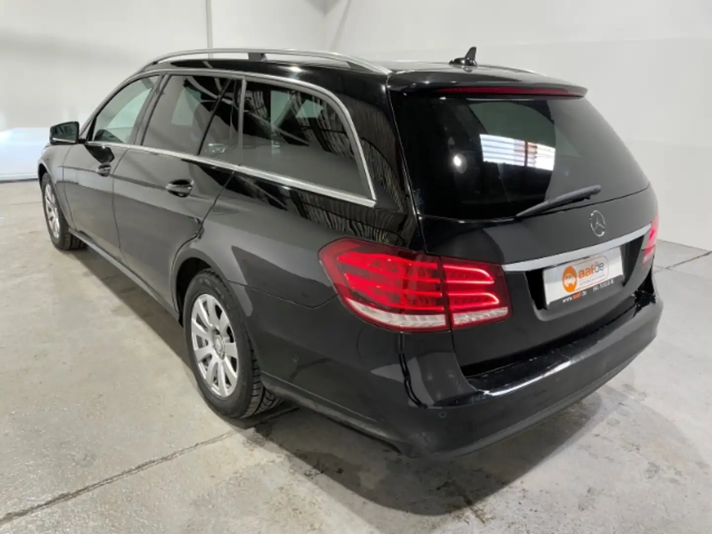 Mercedes-Benz E 220 T d Automatik Klima Navi LED ACC PDCv+h Negru - 2