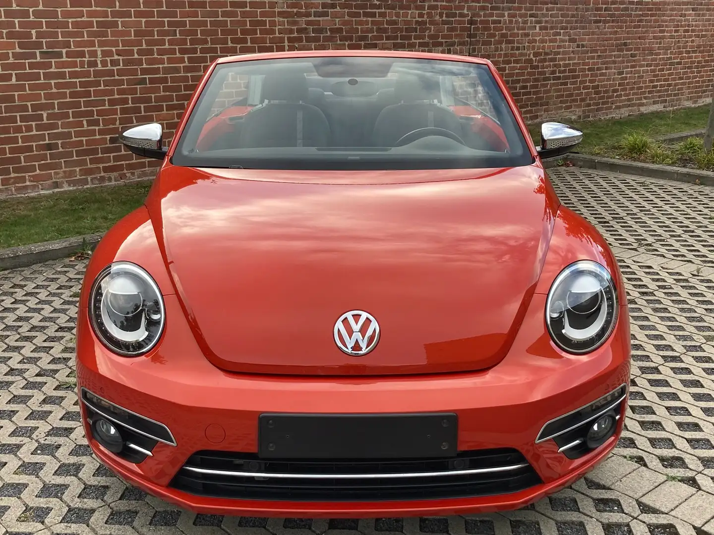 Volkswagen Beetle 1.2 TSI Design Cabrio - 2017 - Collector's item ! Rood - 1
