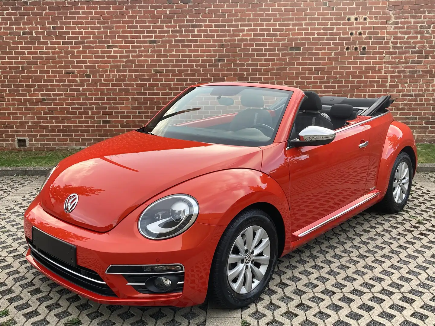 Volkswagen Beetle 1.2 TSI Design Cabrio - 2017 - Collector's item ! Rood - 2