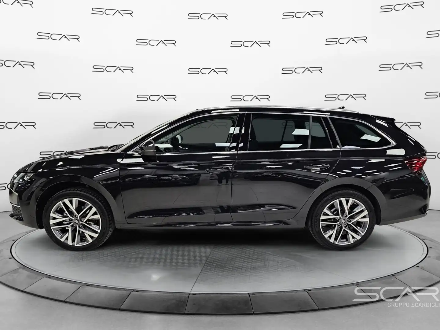 Skoda Octavia 1.5 TSI ACT HYBRID 110KW STYLE DSG Schwarz - 2