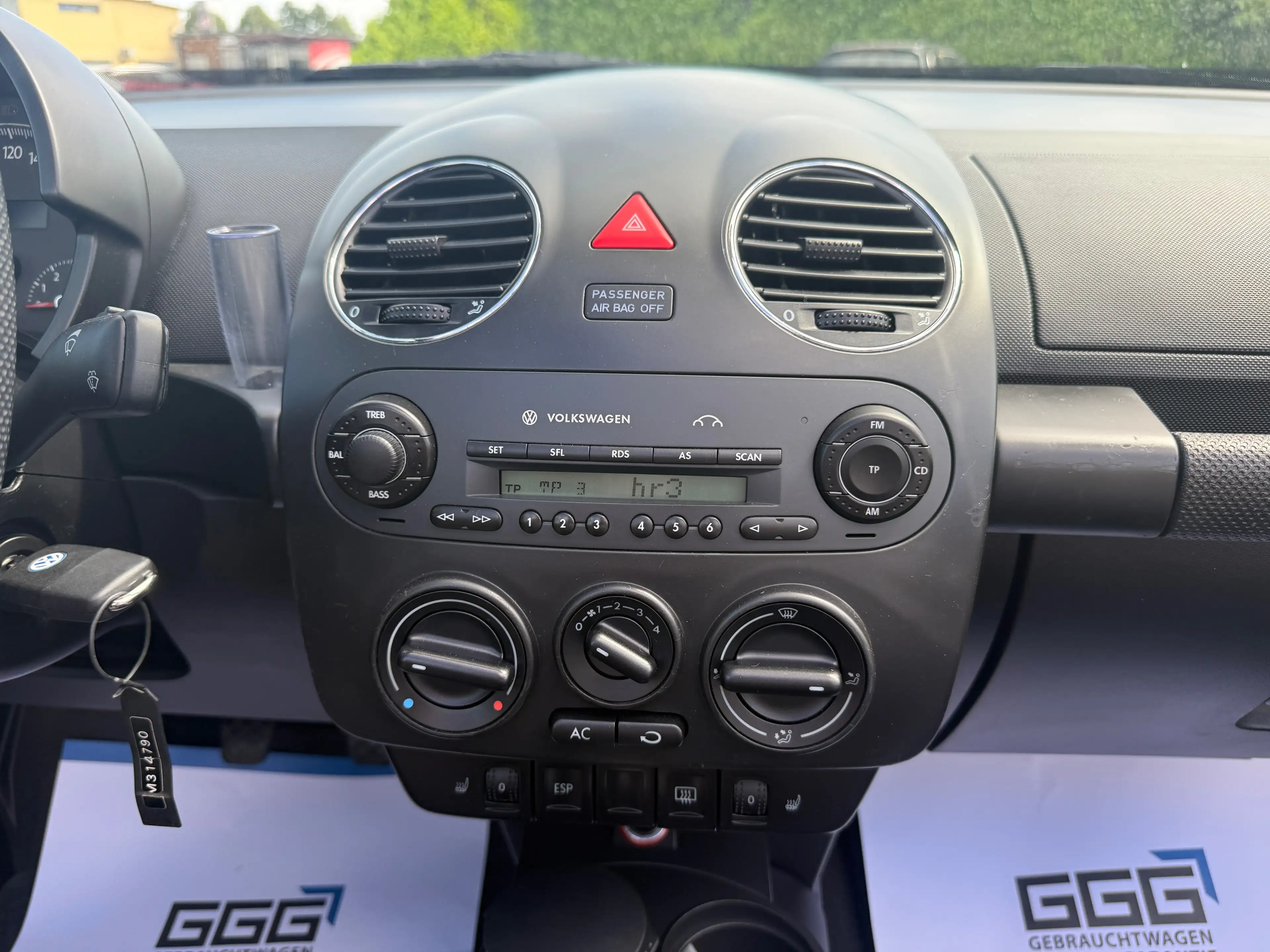 Volkswagen New Beetle 1.6 Cabrio Klima S/H 1 Hand — photo 12