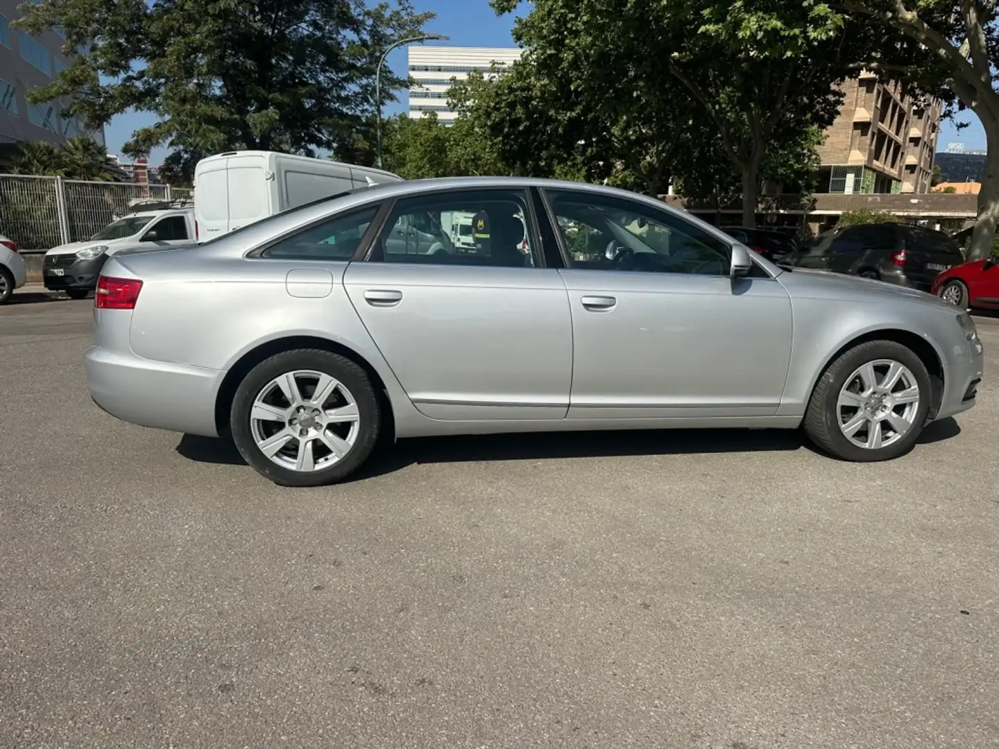 Audi A6 2.0TDI Corporate 170 Plateado - 2