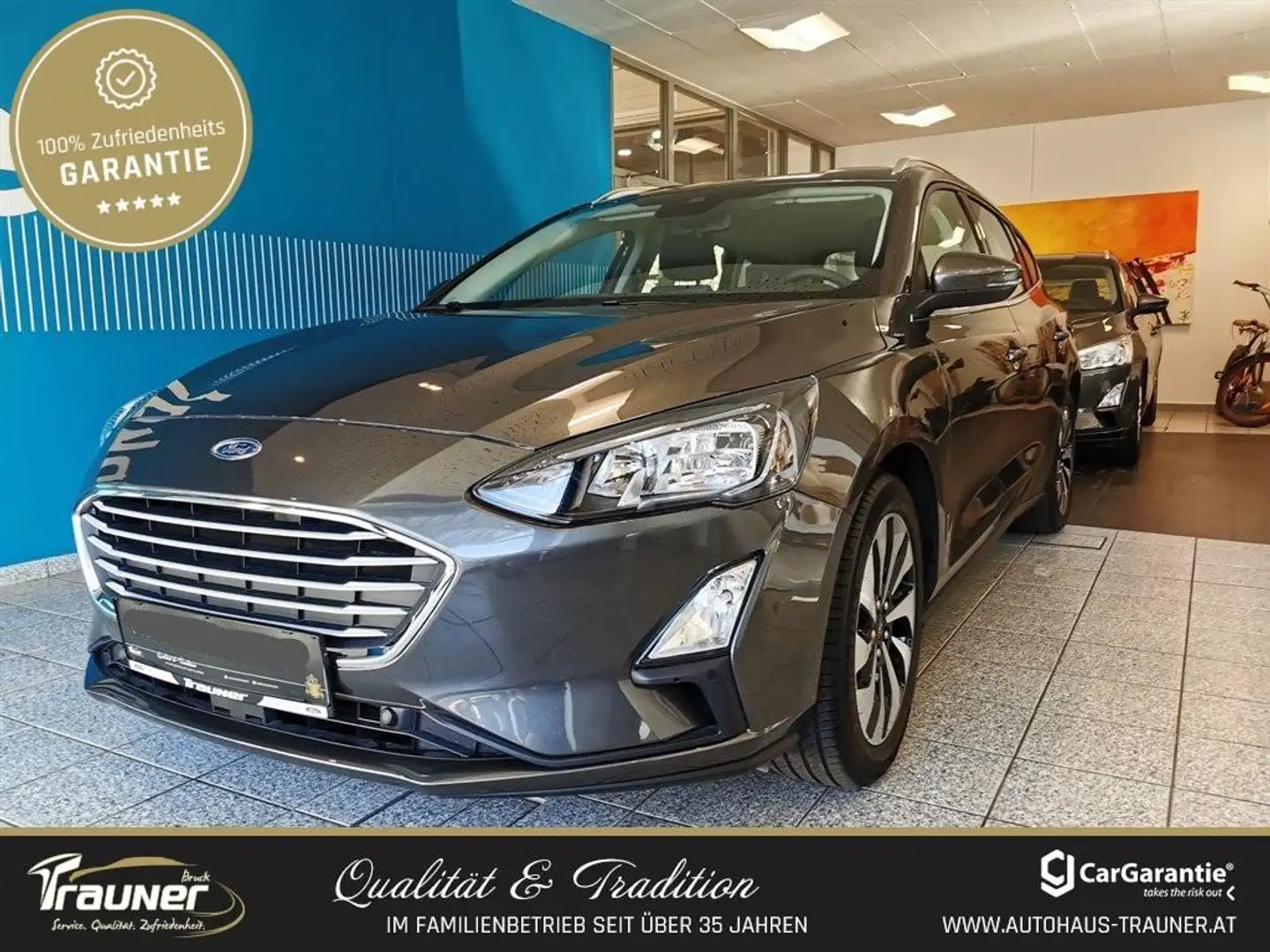 Ford Focus Traveller 1,0 EcoBoost Cool & Connect Grau - 1