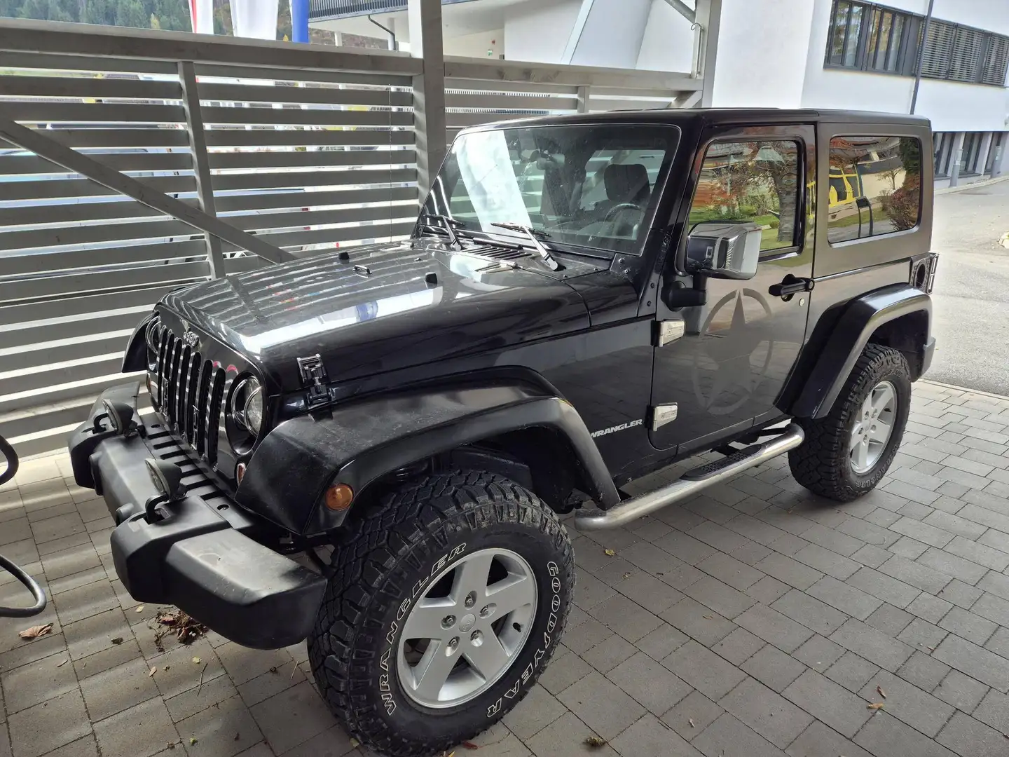 Jeep Wrangler Wrangler Sahara 2,8 CRD Hardtop Aut. Sahara Hardtop Schwarz - 2