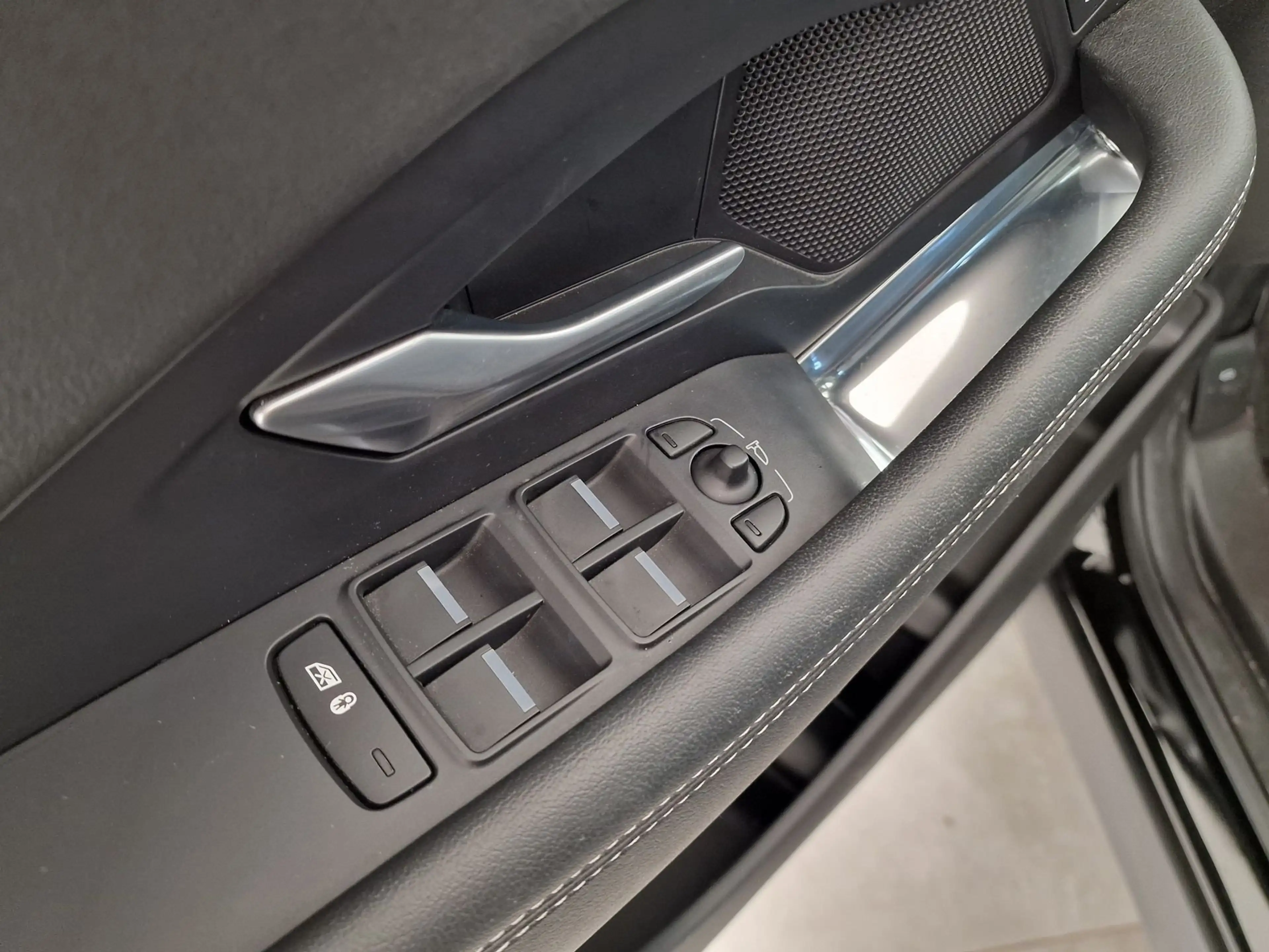 Jaguar E-Pace P300 PLUG-IN HYBRID AUTOMAAT +TAL VAN OPTIES-30000KM!!!! — photo 9