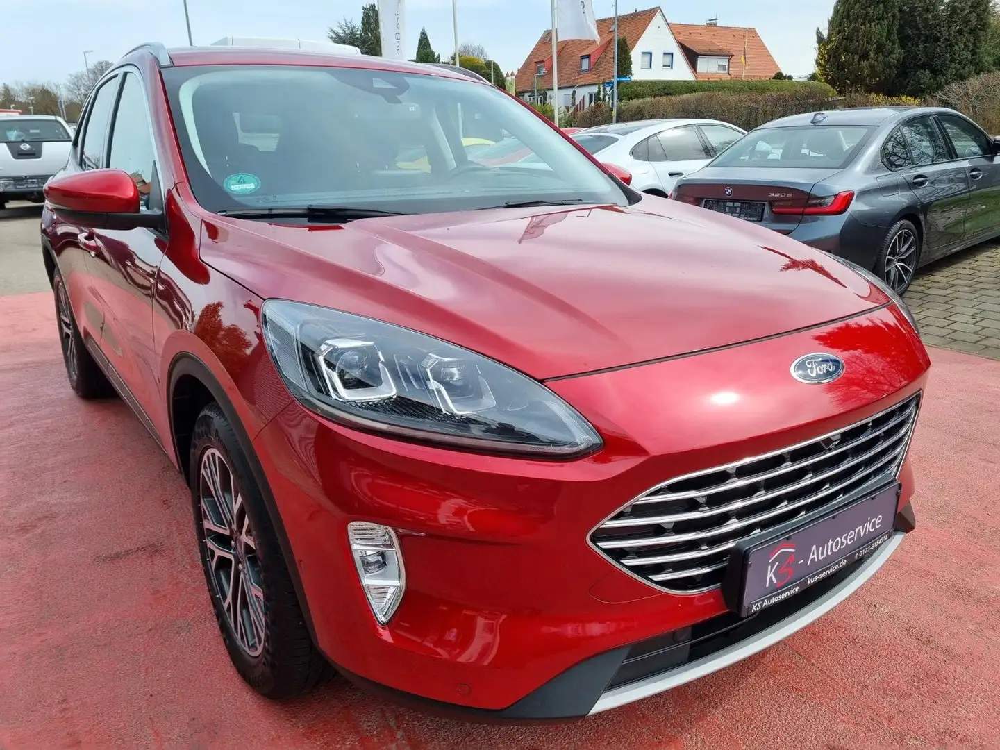 Ford Kuga Plug-In Hybrid Titanium X Rot - 1