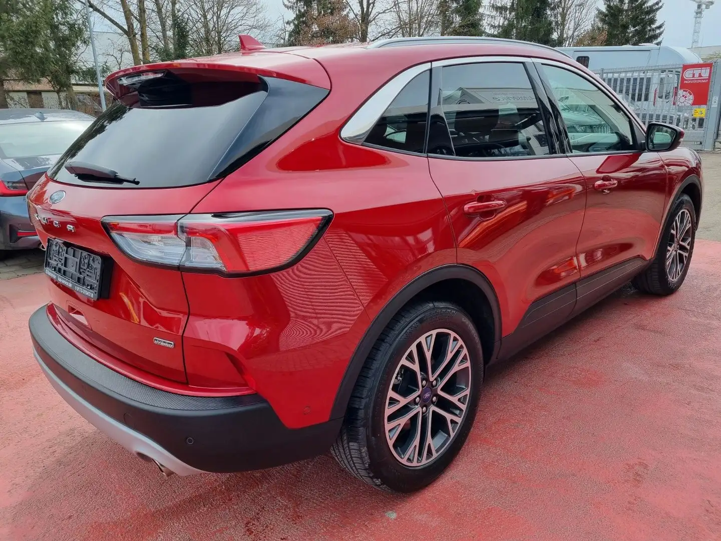 Ford Kuga Plug-In Hybrid Titanium X Rot - 2