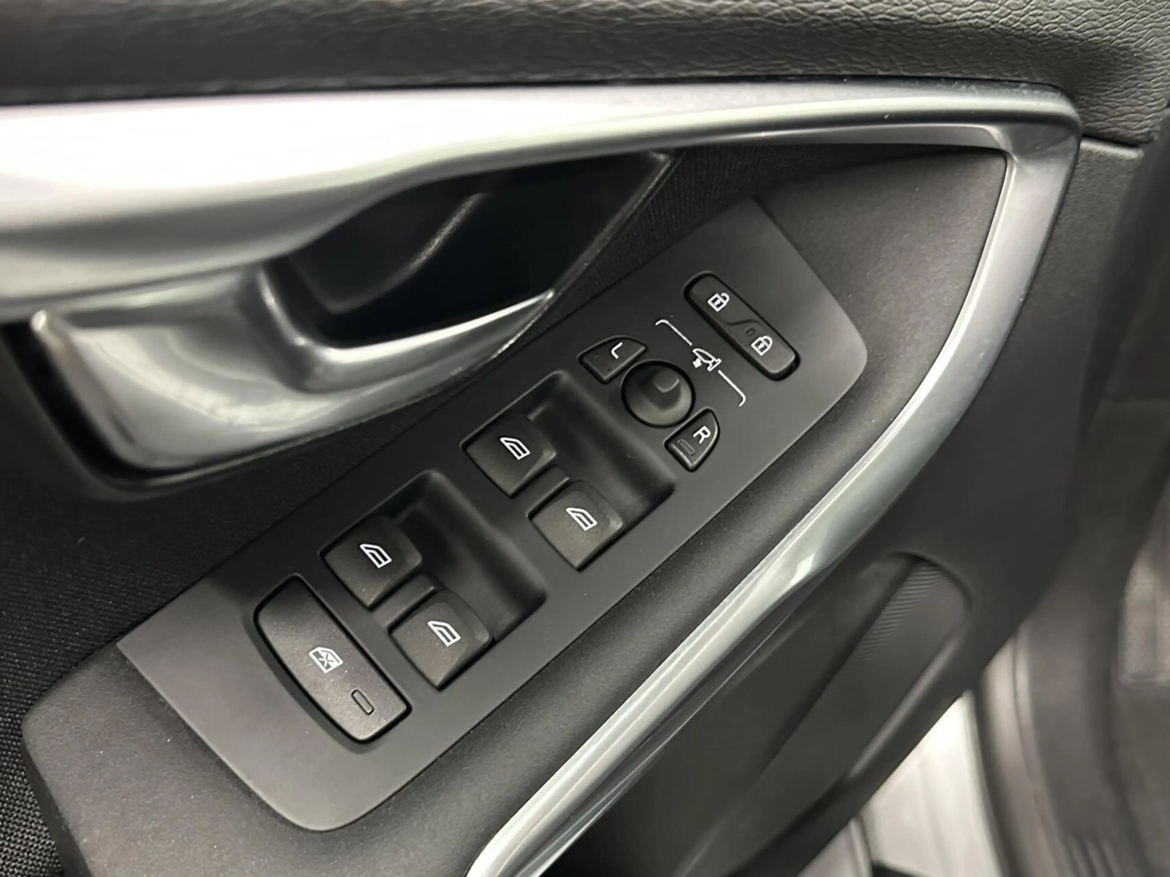 Volvo V40 2.0 T2 Summum NAVI LM CRUISE STOELVERWARMING 10800 — photo 13