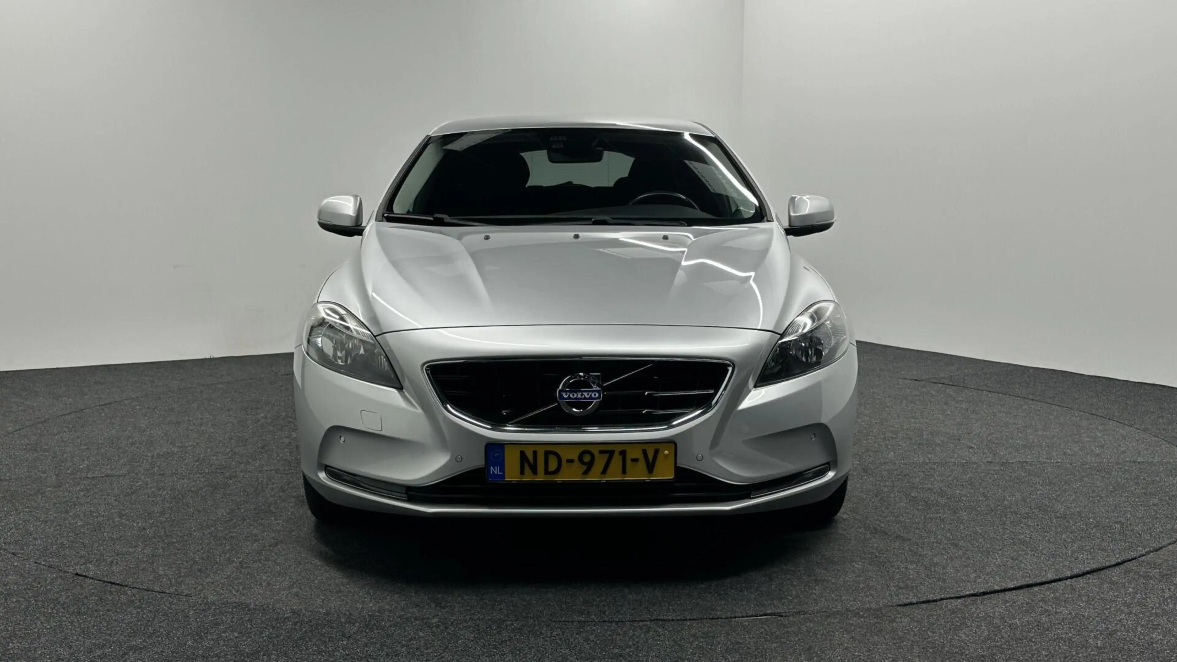 Volvo V40 2.0 T2 Summum NAVI LM CRUISE STOELVERWARMING 10800 — photo 6