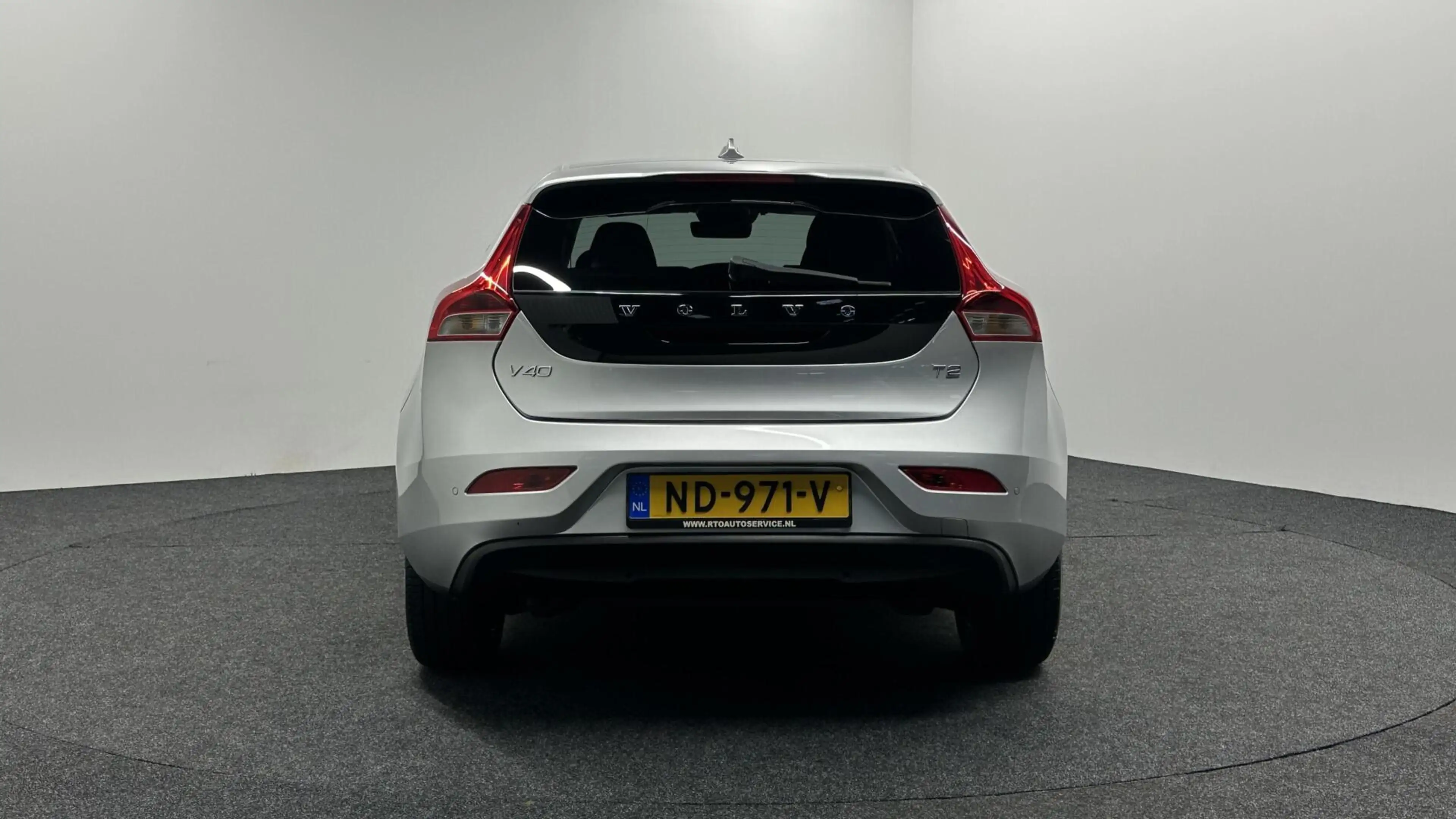 Volvo V40 2.0 T2 Summum NAVI LM CRUISE STOELVERWARMING 10800 — photo 7