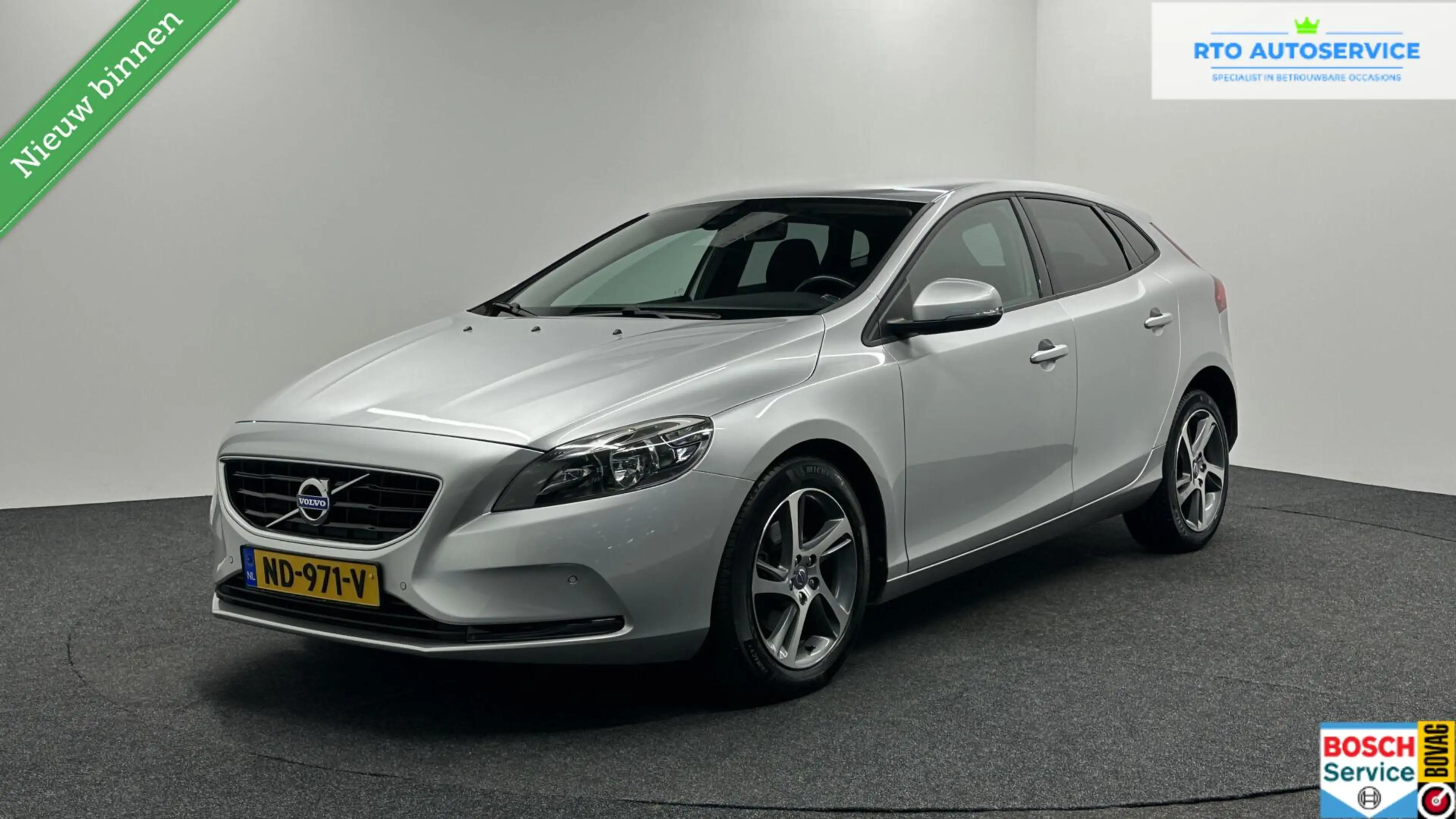 Volvo V40 2.0 T2 Summum NAVI LM CRUISE STOELVERWARMING 10800