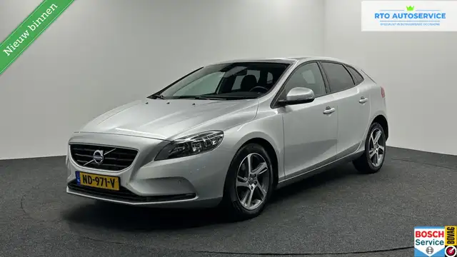 Volvo V40 2.0 T2 Summum NAVI LM CRUISE STOELVERWARMING 10800