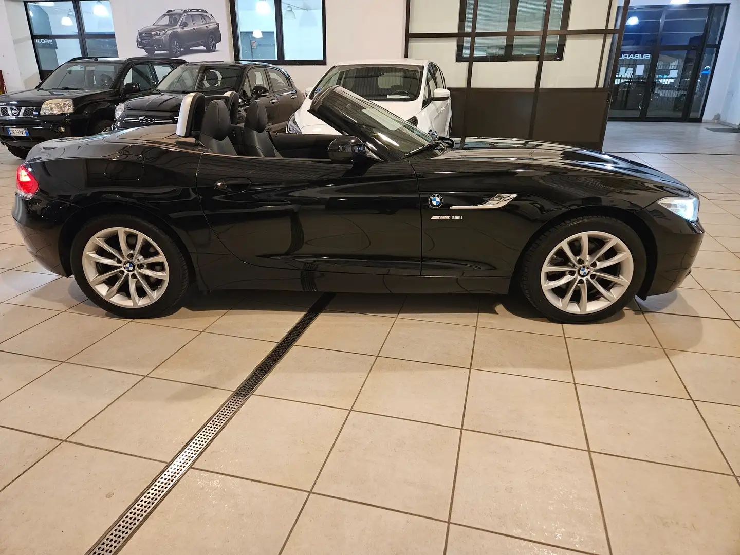BMW Z4 Z4 sdrive18i Schwarz - 2