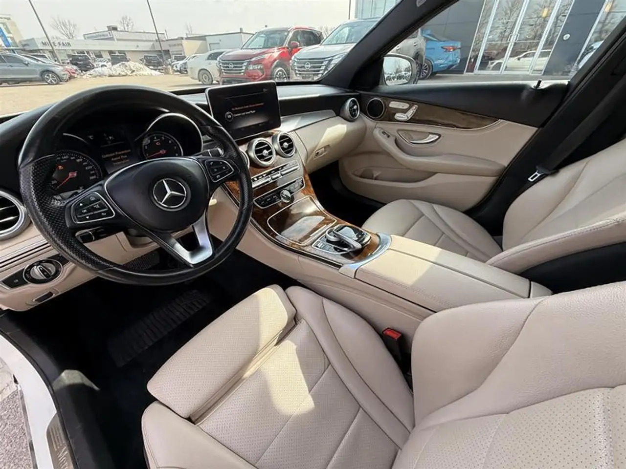 Mercedes-Benz C-Class снимка Mercedes-Benz C-Class
