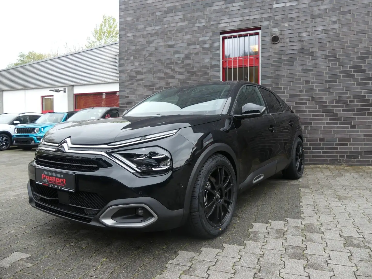 Citroen C4 BlueHDi 130 Stop&Start SHINE EAT8 Noir - 1