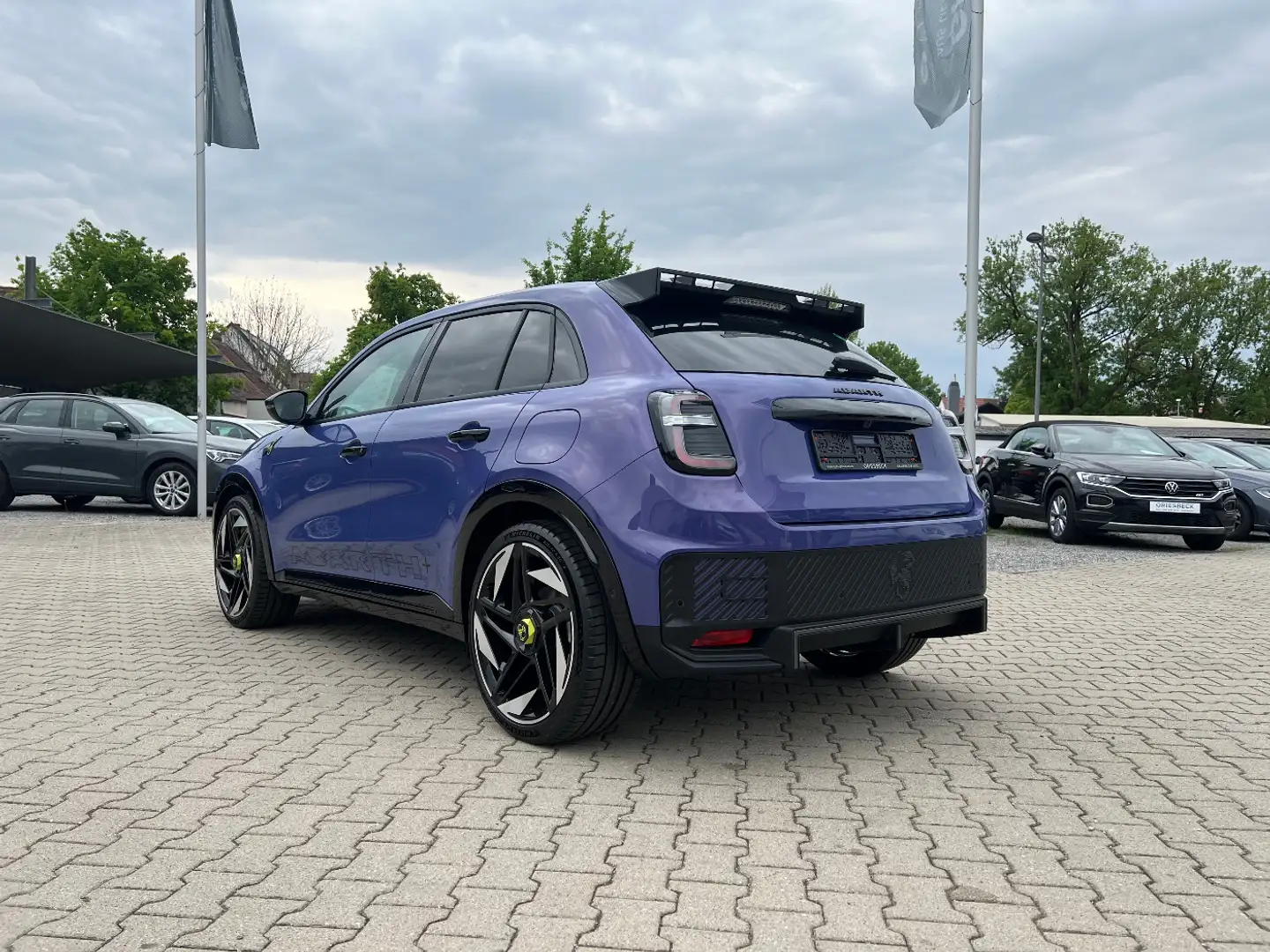 Abarth 600e Scorpionissima LED Navi Leder Sabelt Kamera Paars - 2