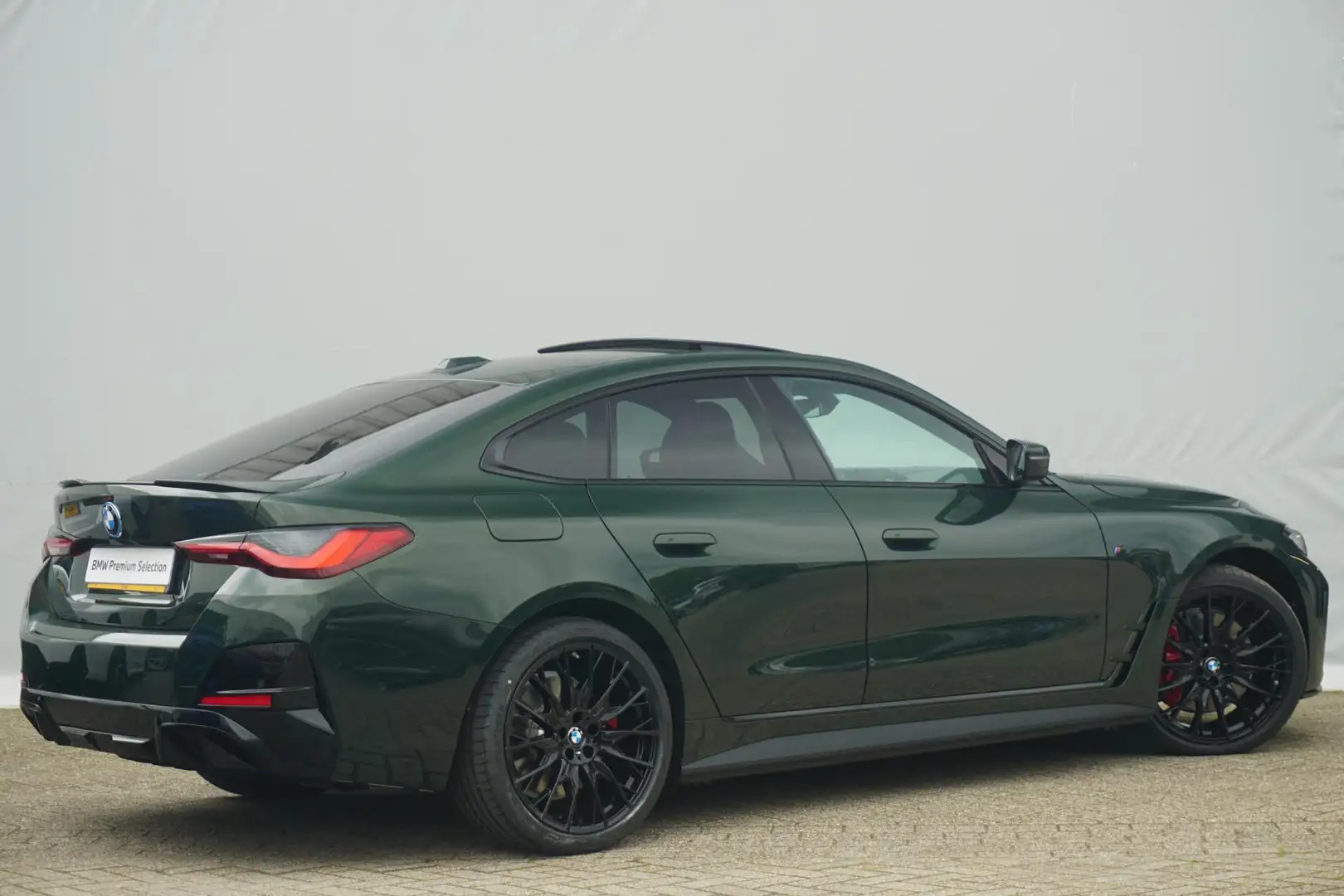 BMW i4 eDrive35 M Sport Pro / M Performance Parts / 20 In Groen - 2