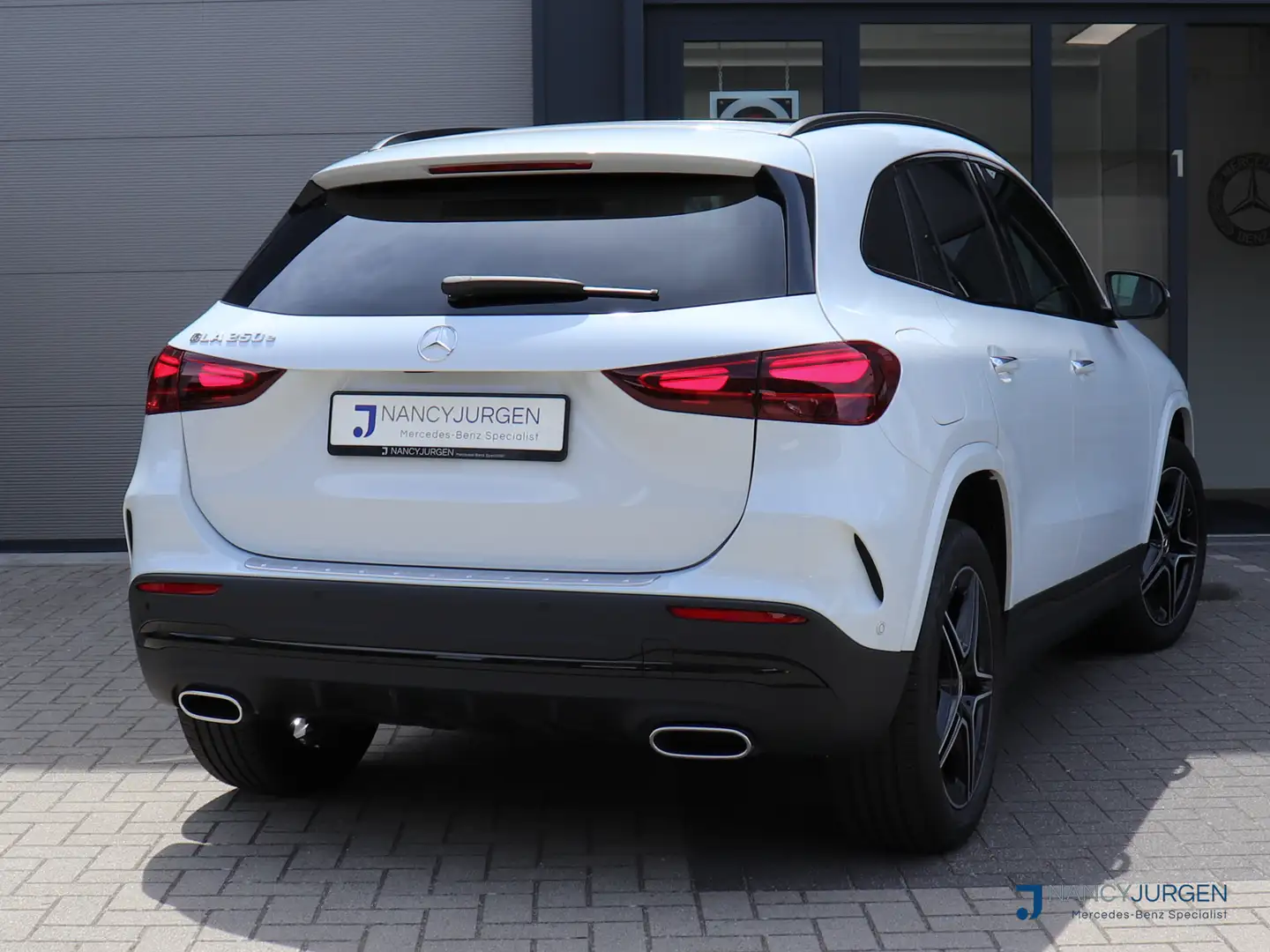 Mercedes-Benz GLA 250 250e AMG | Ambiente | Panorama SKD | Distronic Plu Wit - 2