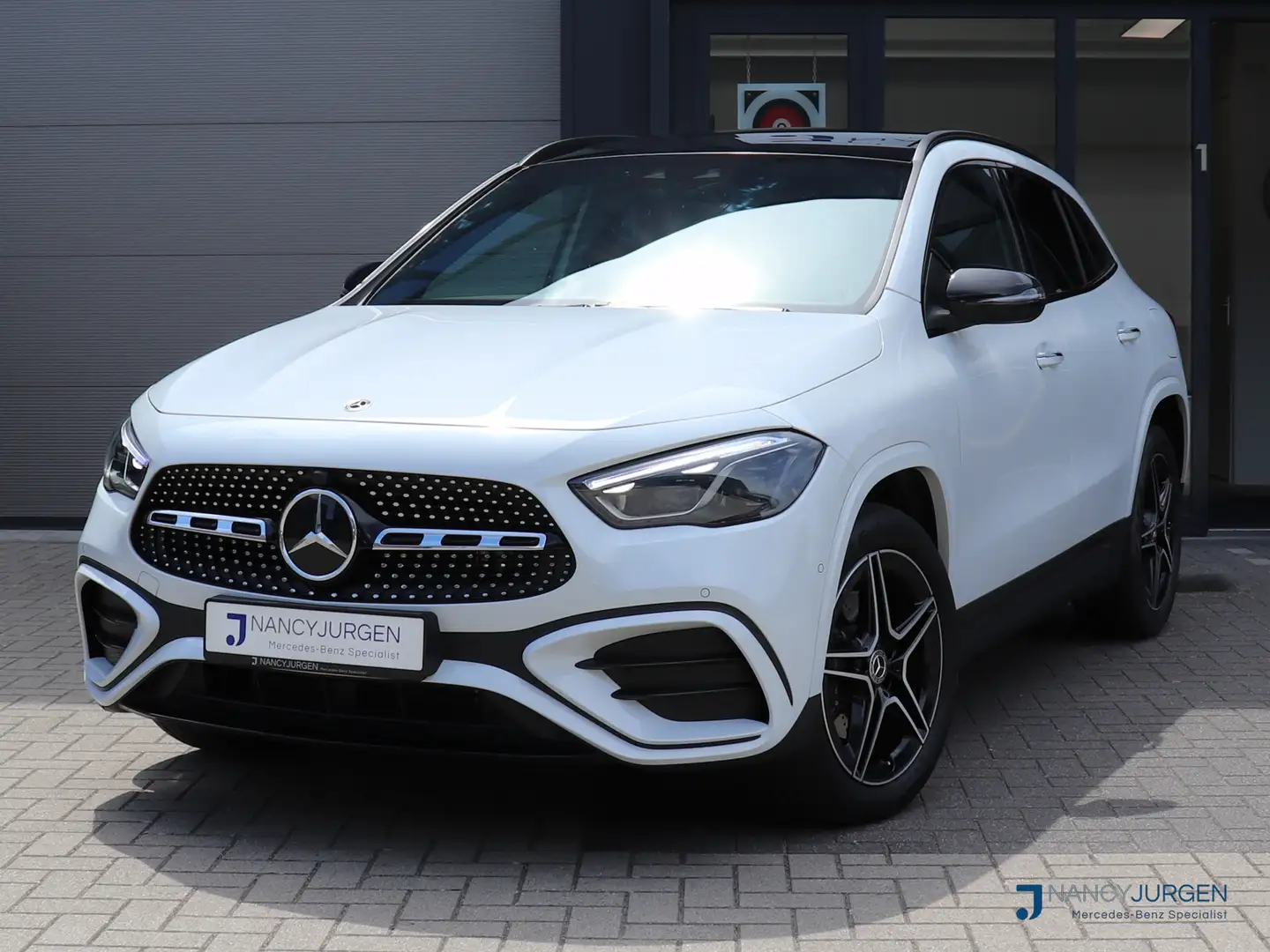 Mercedes-Benz GLA 250 250e AMG | Ambiente | Panorama SKD | Distronic Plu Wit - 1