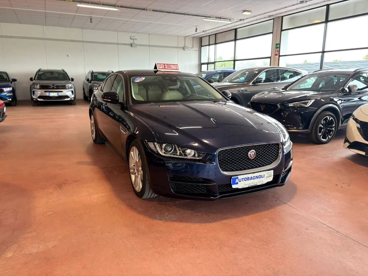 Jaguar XE PRESTIGE 2.0 200 CV aut. 51000 KM. Blau - 2