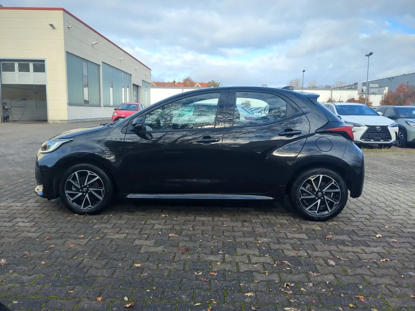 Toyota Yaris 1.5 Team Deutschland Klima Kamera Sitzhzg Negro - 2