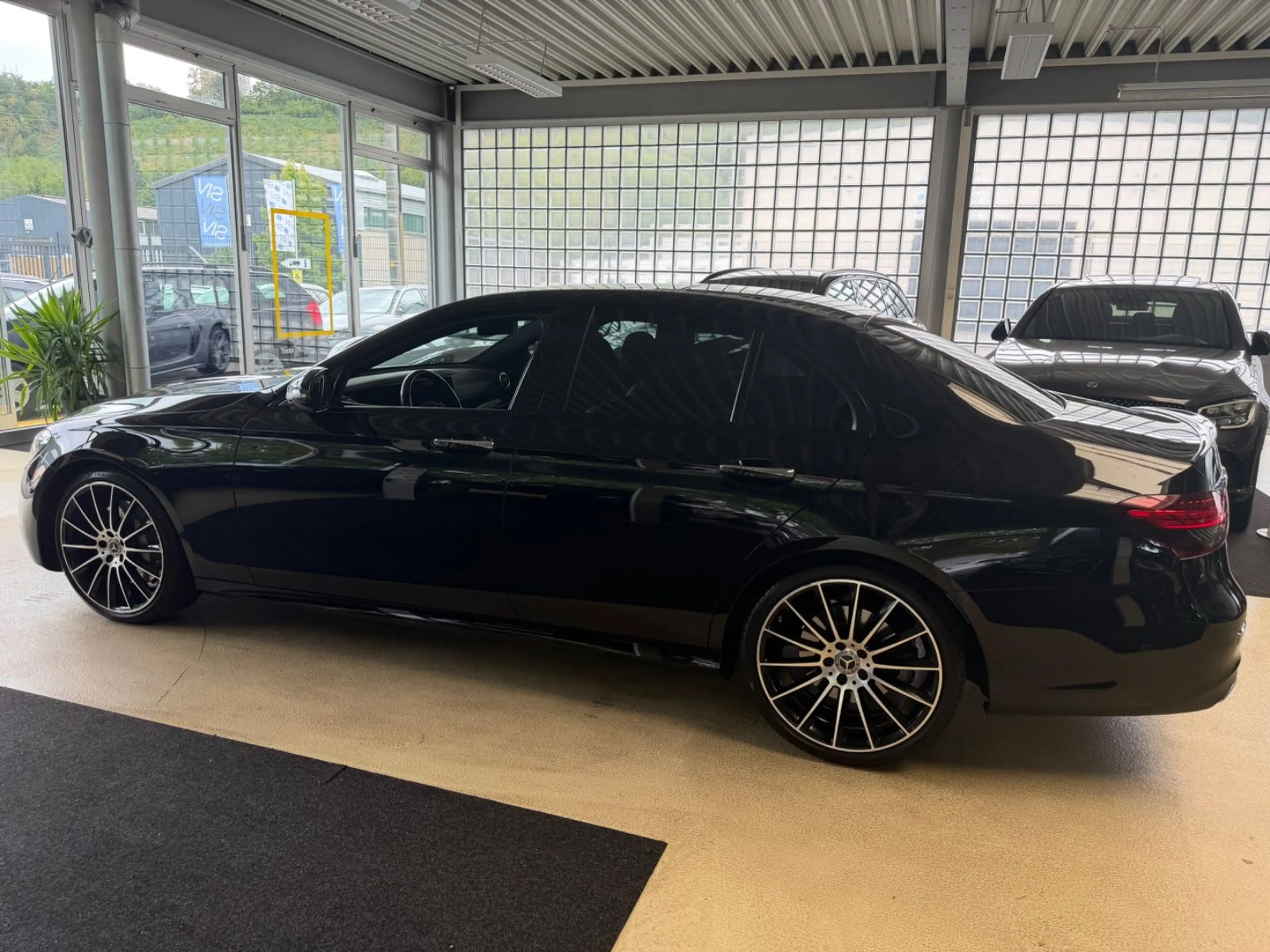 Mercedes-Benz E 400 4Matic*AMG-Line*Burmester — photo 4